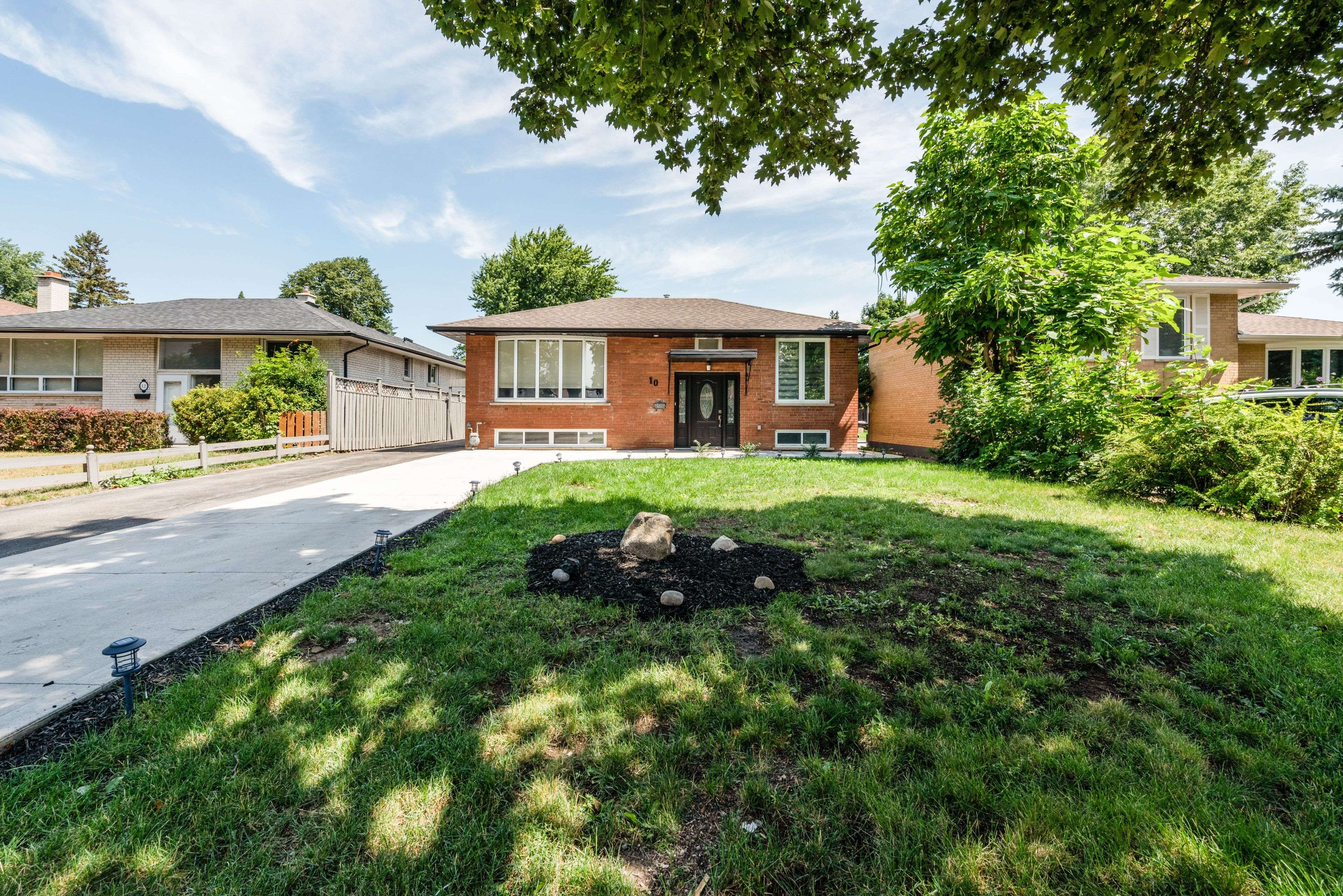 10 Grange DR, Brampton, ON L6X 2H2