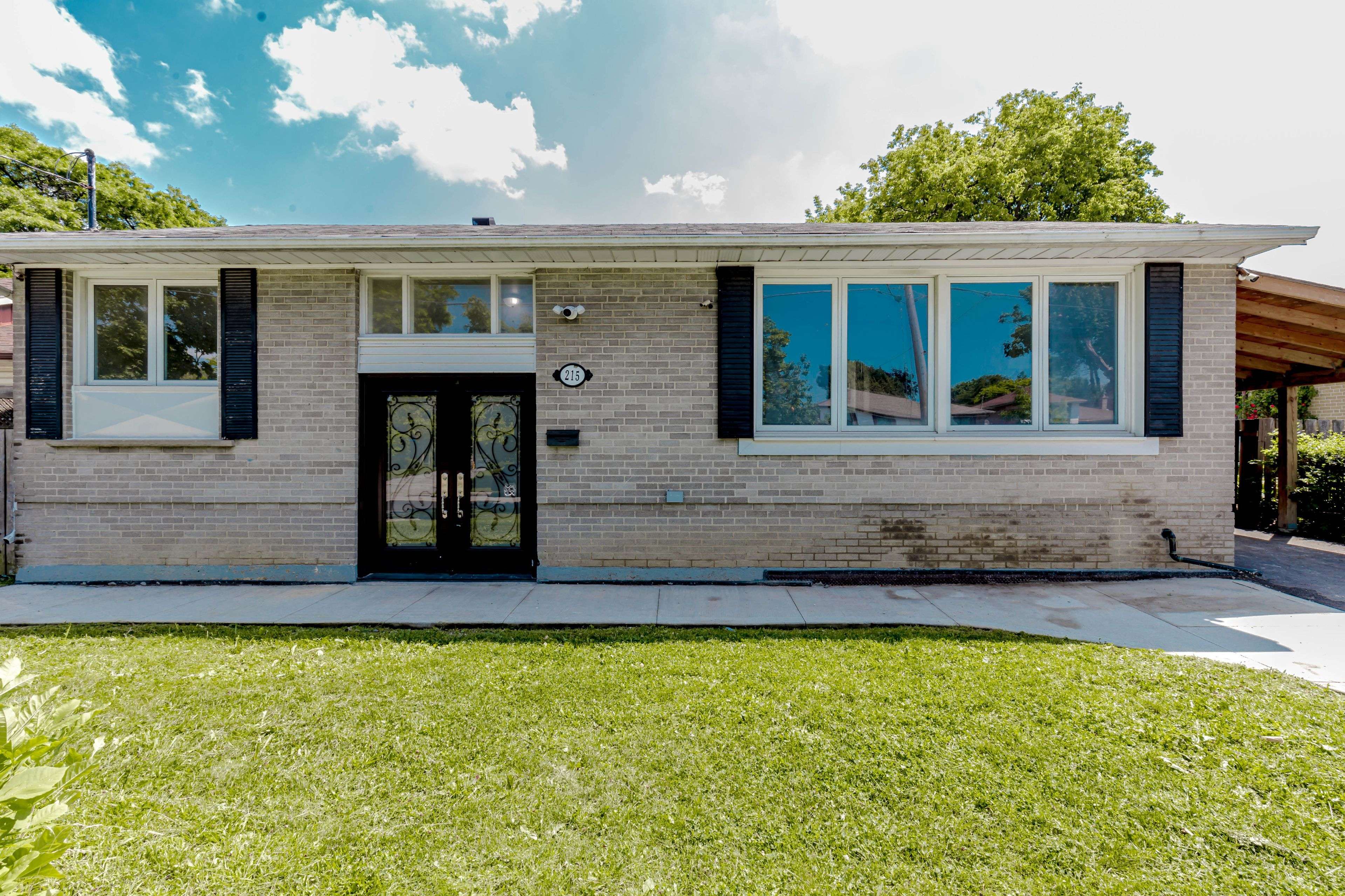 215 Jeffcoat DR N, Toronto W10, ON M9W 3E2