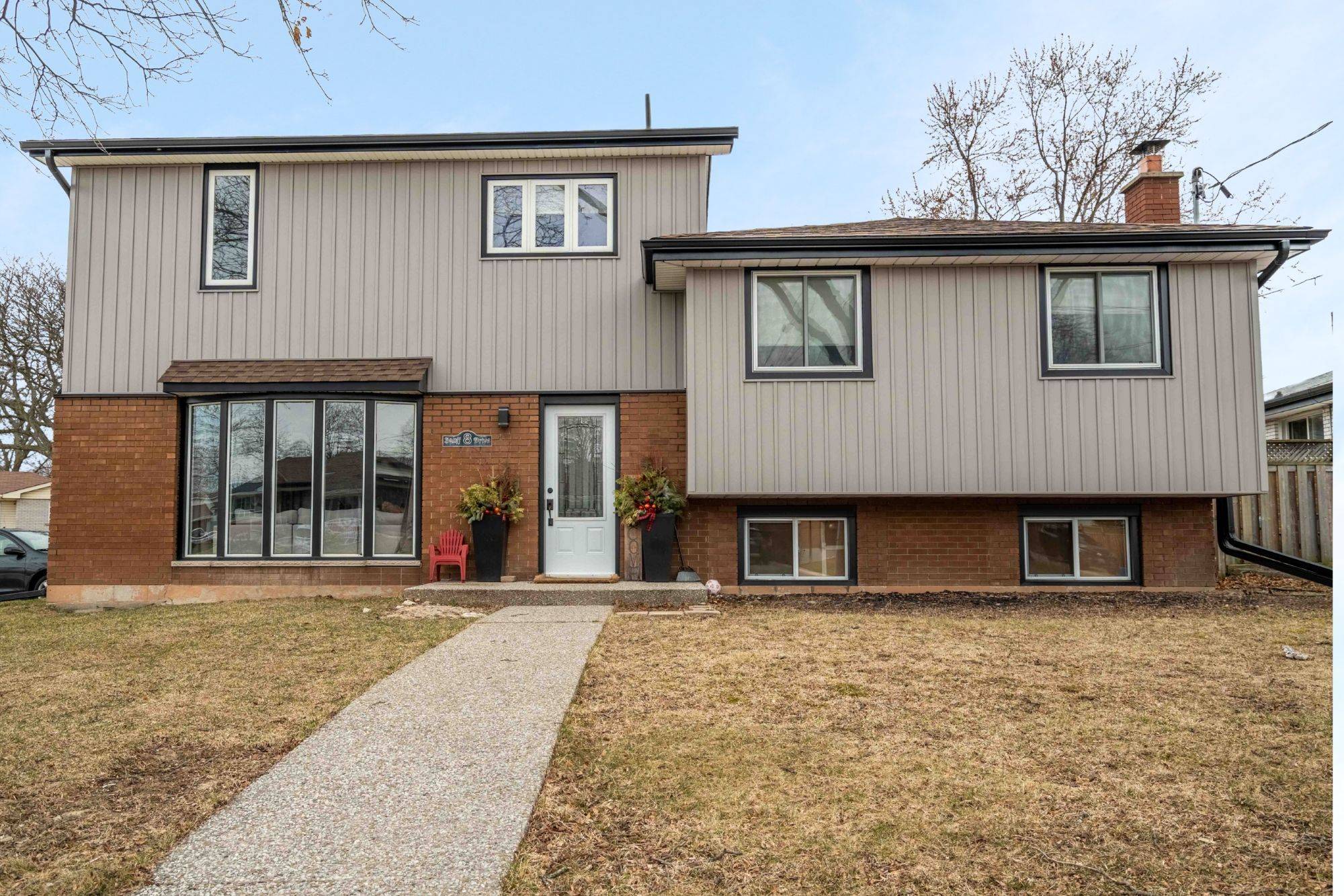 Hamilton, ON L8T 3B5,8 Banff DR