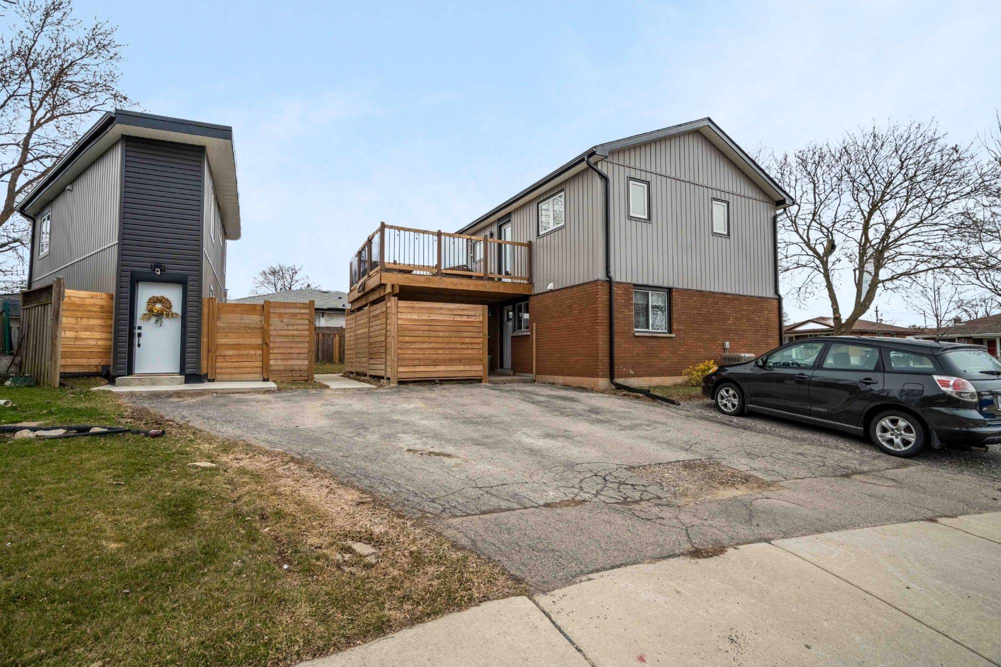 Hamilton, ON L8T 3B5,8 Banff DR