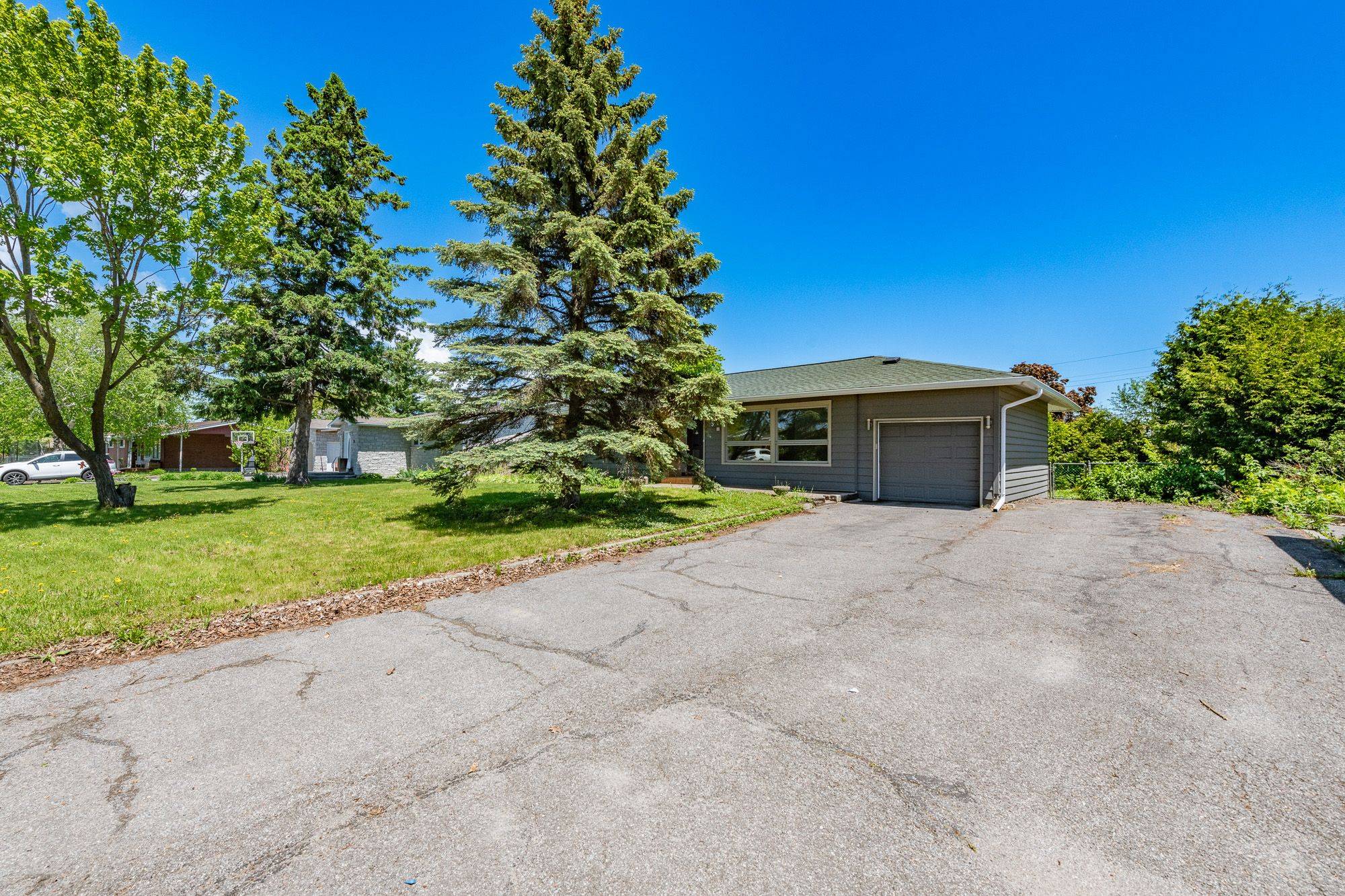 5 Attwood CRES, Cityview - Parkwoods Hills - Rideau Shore, ON K2E 5B1