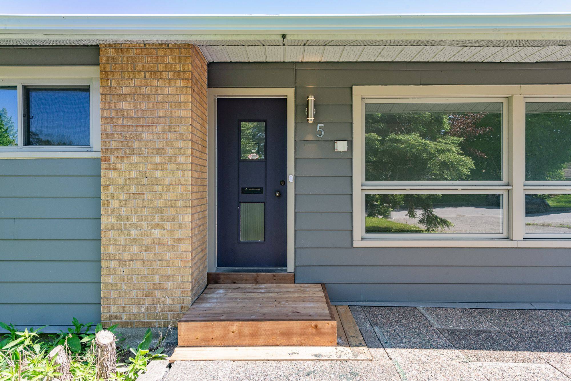 Cityview - Parkwoods Hills - Rideau Shore, ON K2E 5B1,5 Attwood CRES