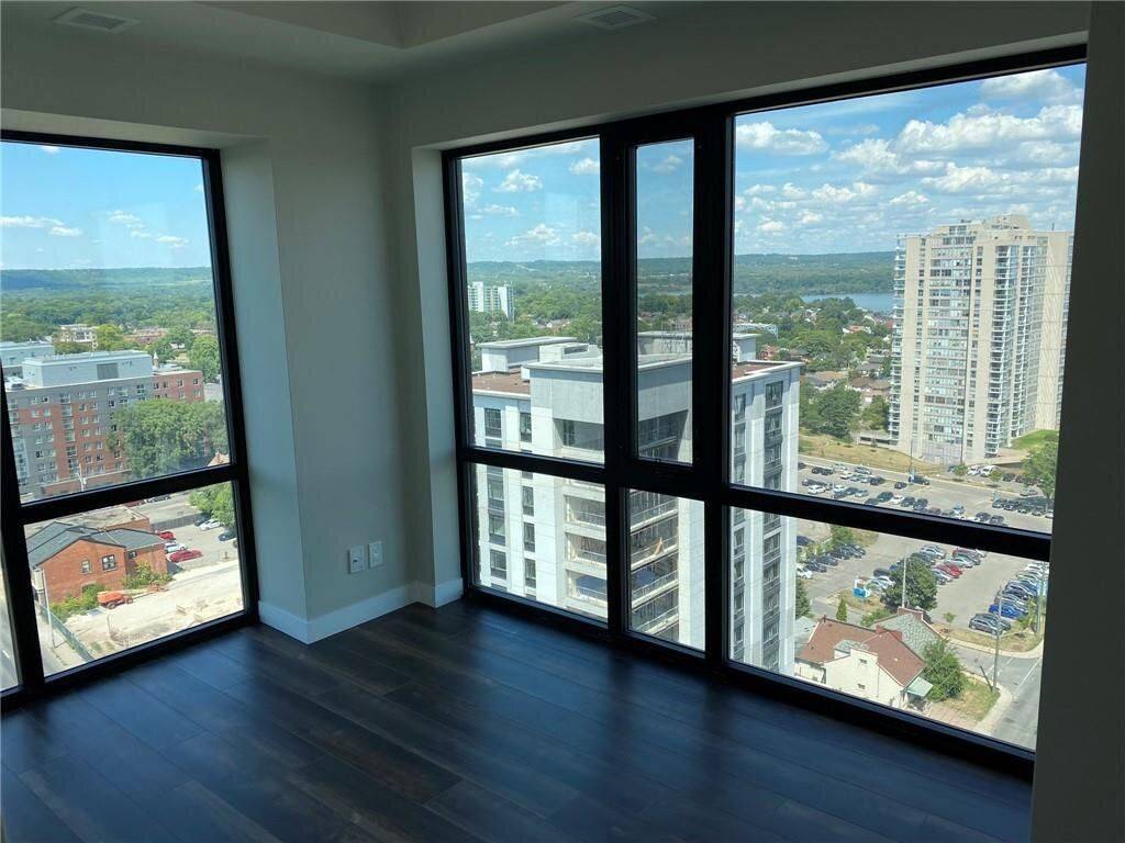 Hamilton, ON L8P 0C6,15 Queen ST S #2207