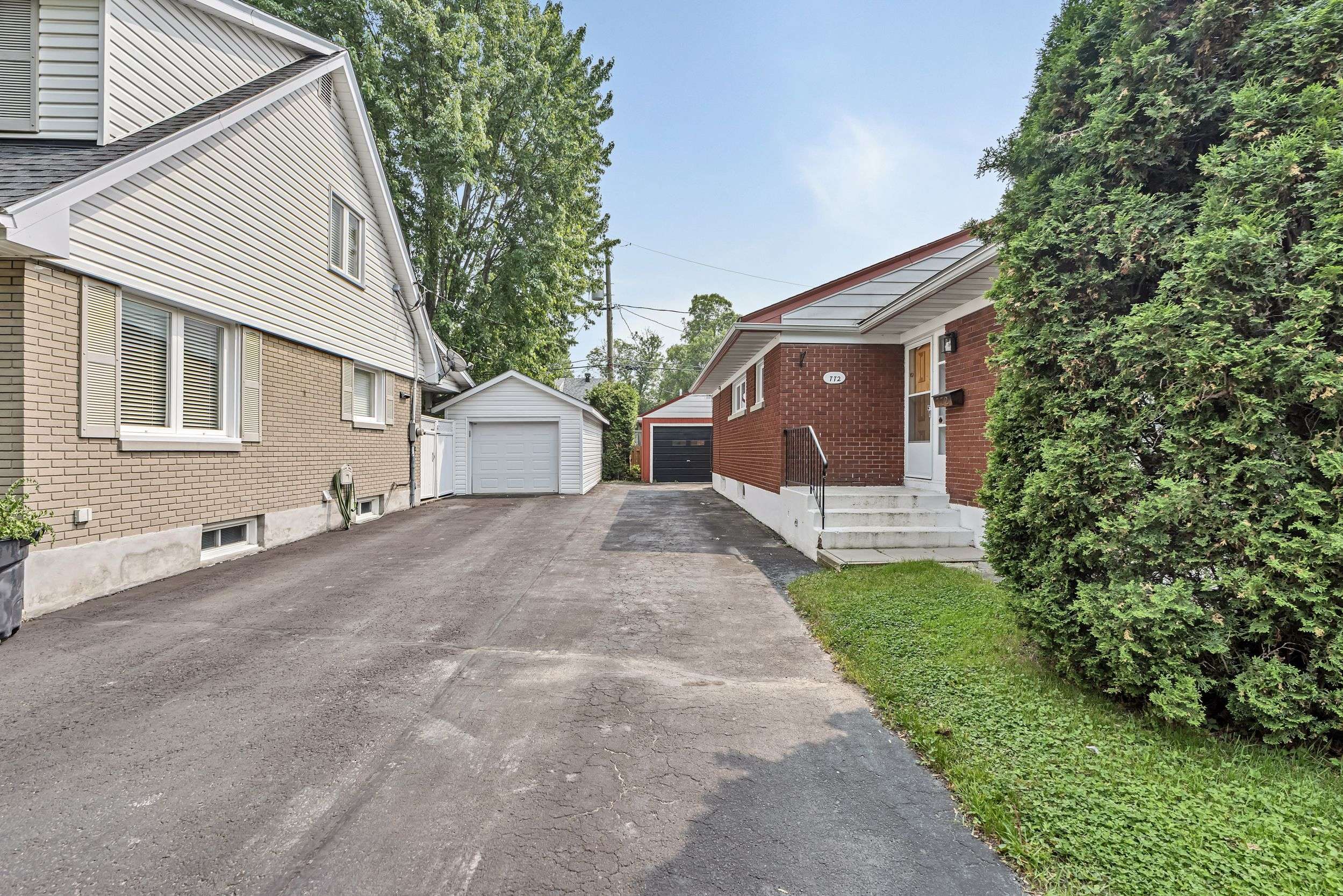 Elmvale Acres And Area, ON K1G 1S3,772 Wingate DR
