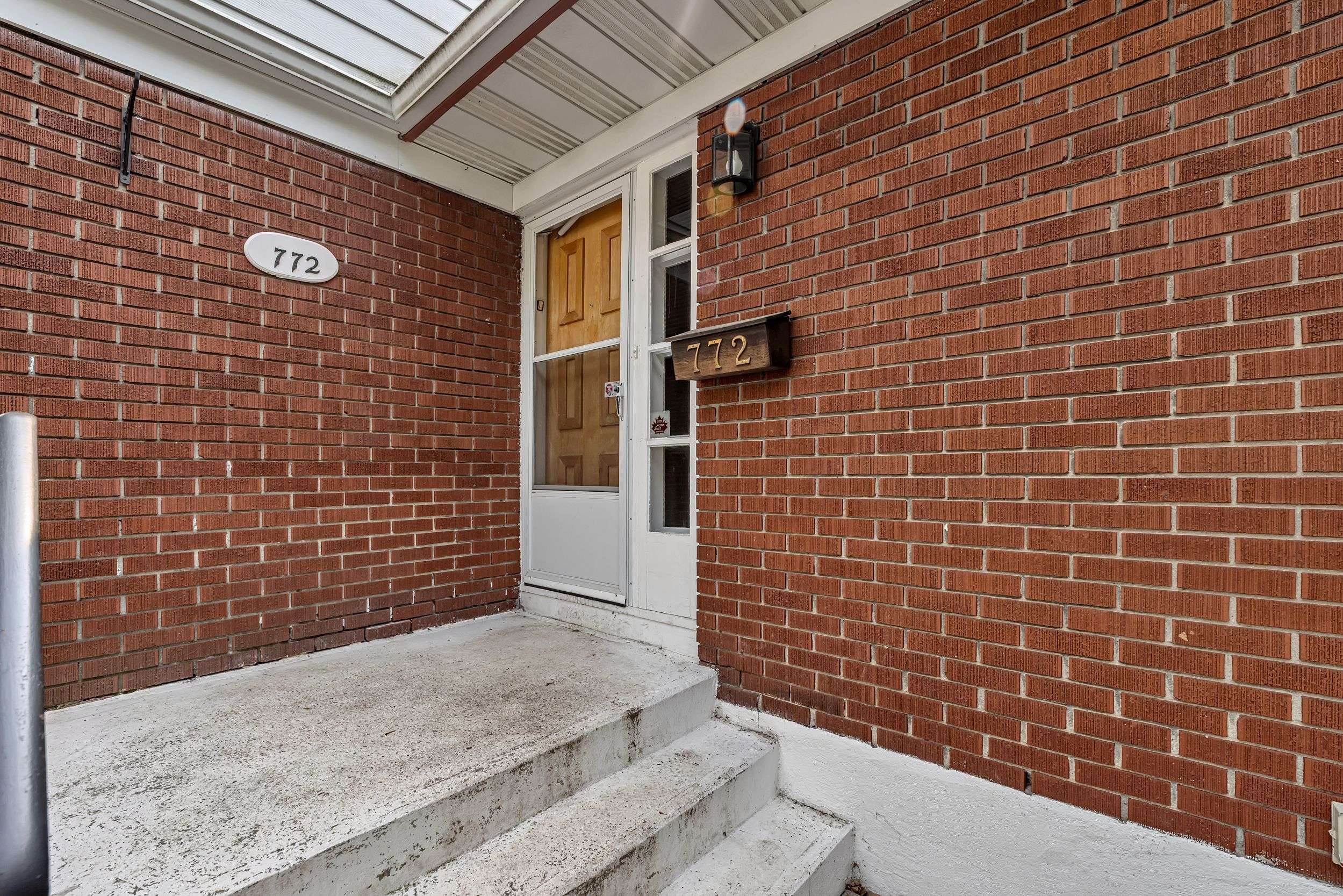 Elmvale Acres And Area, ON K1G 1S3,772 Wingate DR