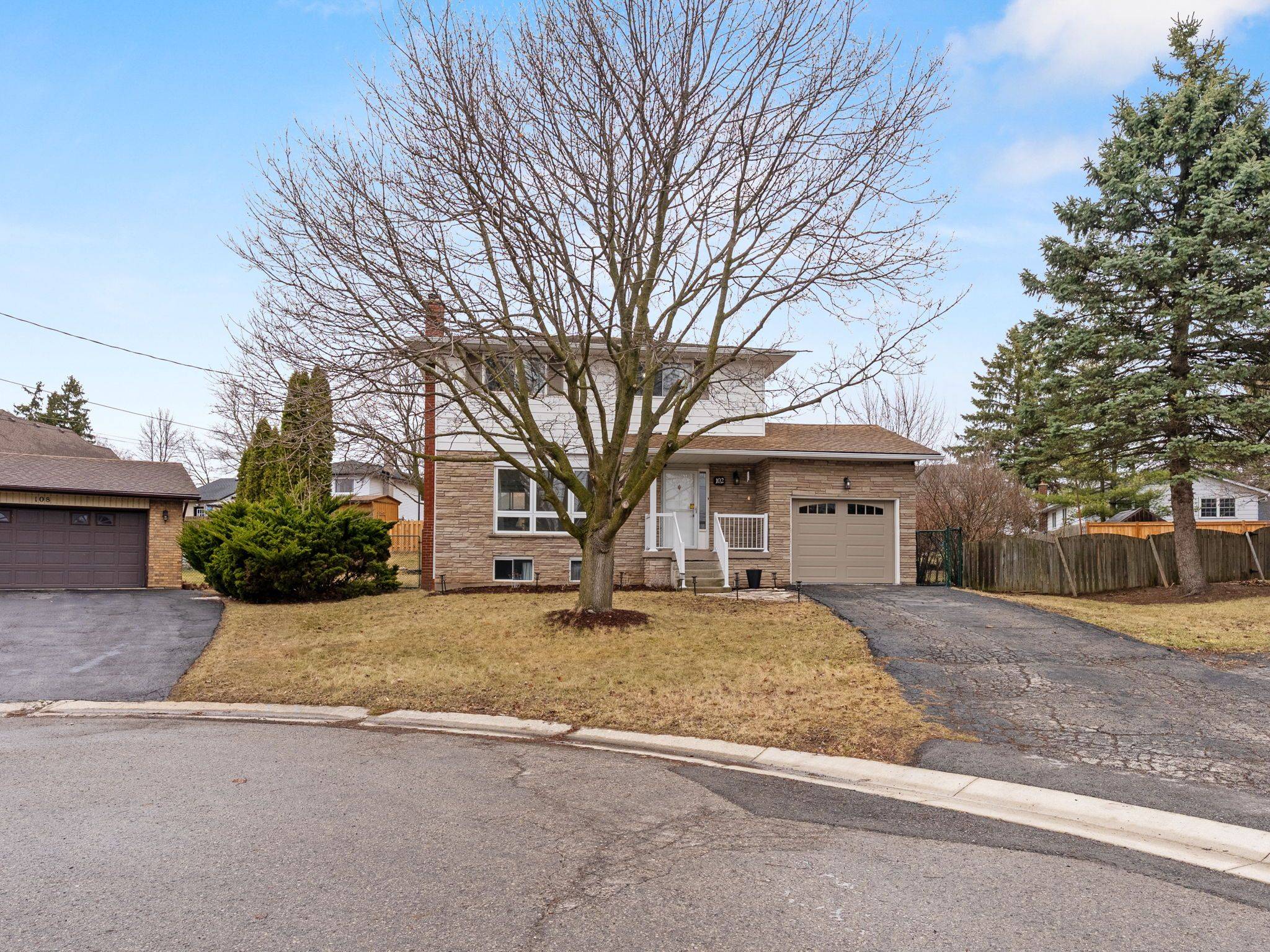 Haldimand, ON N3W 1J8,102 Dundee DR
