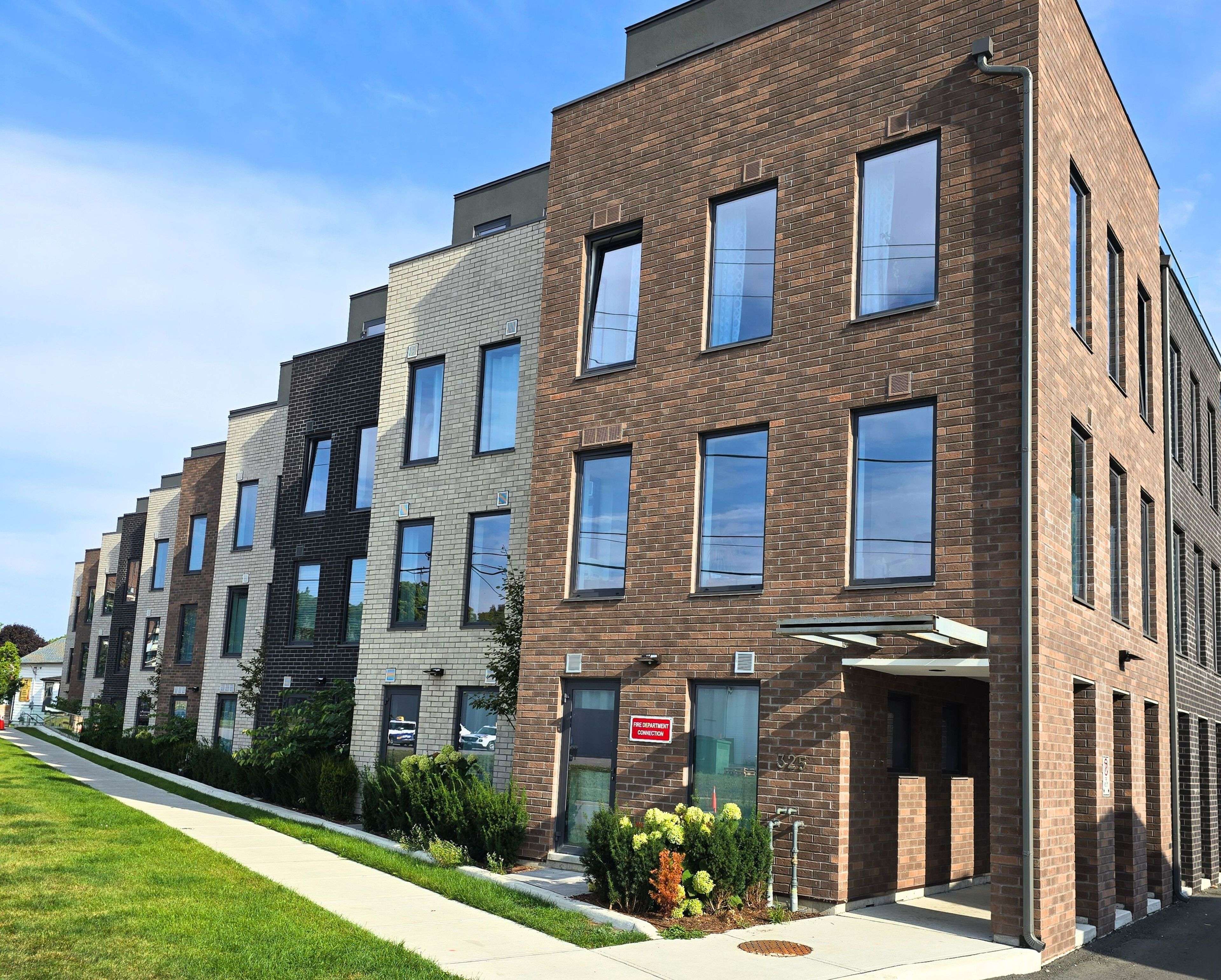 Cobourg, ON K9A 3S9,325 University AVE W #303