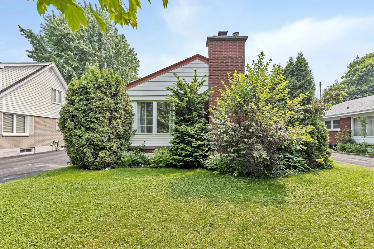 Elmvale Acres And Area, ON K1G 1S3,772 Wingate DR