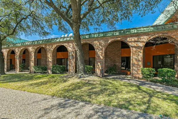 Dallas, TX 75238,12989 Jupiter Road #105