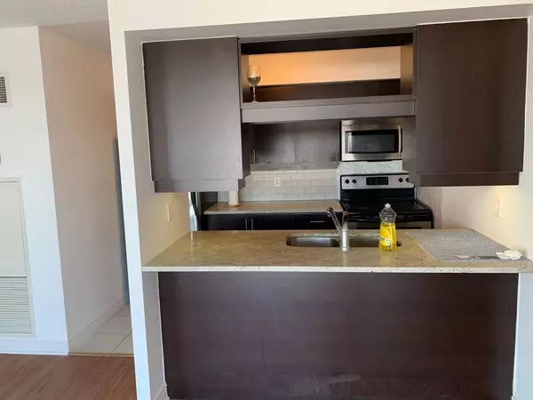 Toronto E09, ON M1P 0B2,70 Town Centre CT #1402