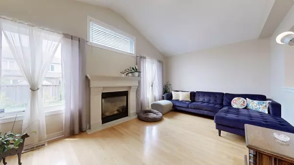 Bradford West Gwillimbury, ON L3Z 0E6,173 Downy Emerald DR