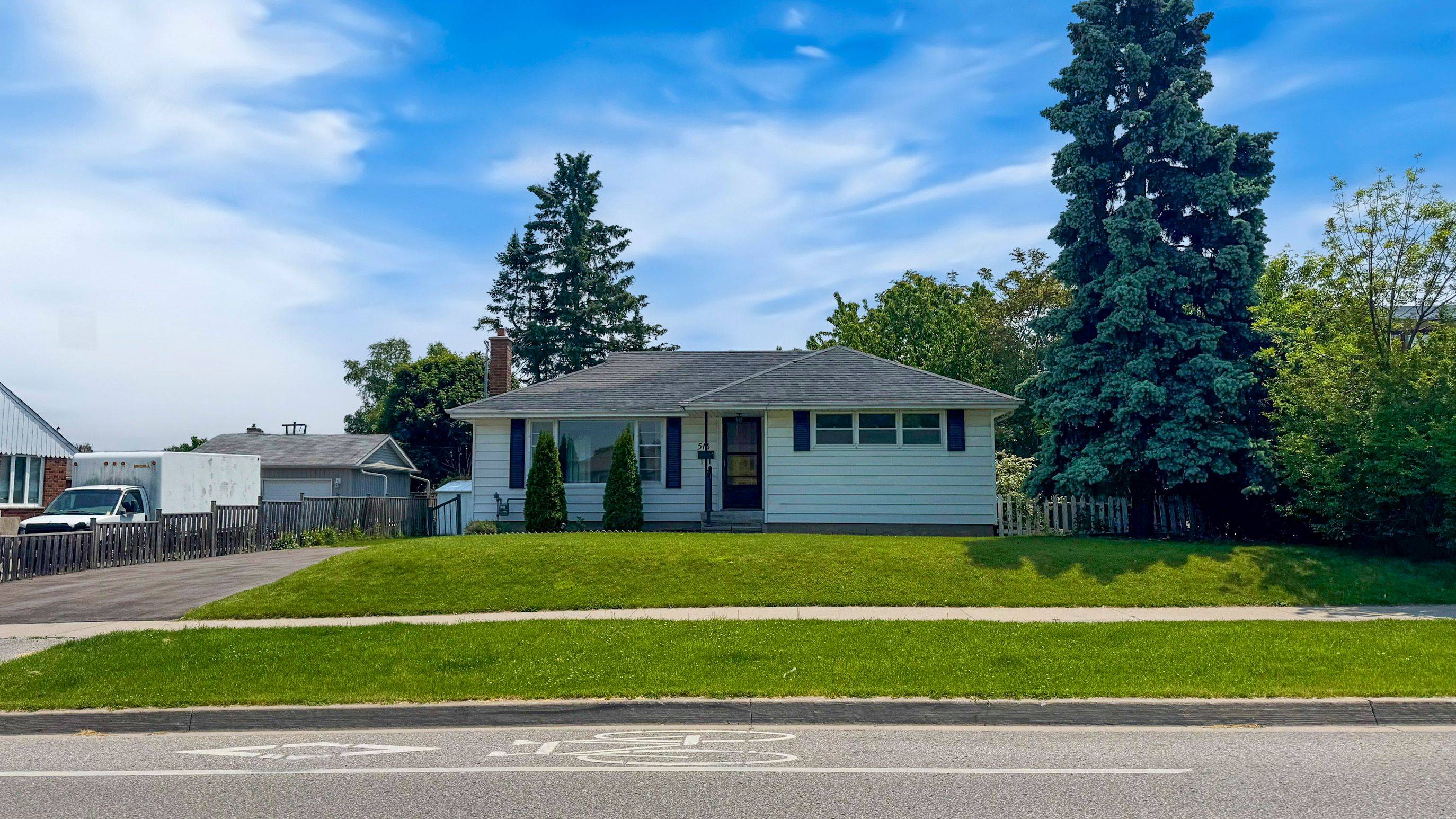 Oshawa, ON L1J 2Y8,1-513 Annapolis AVE