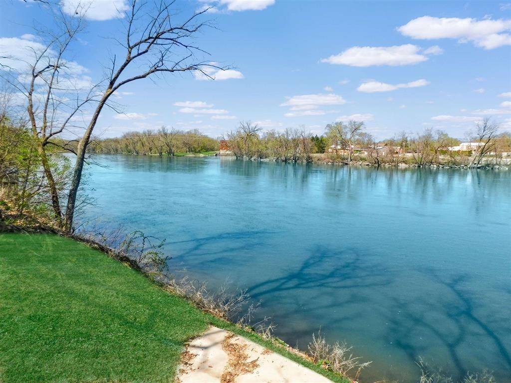 226 S Blackhawk Boulevard, Rockton, IL 61072