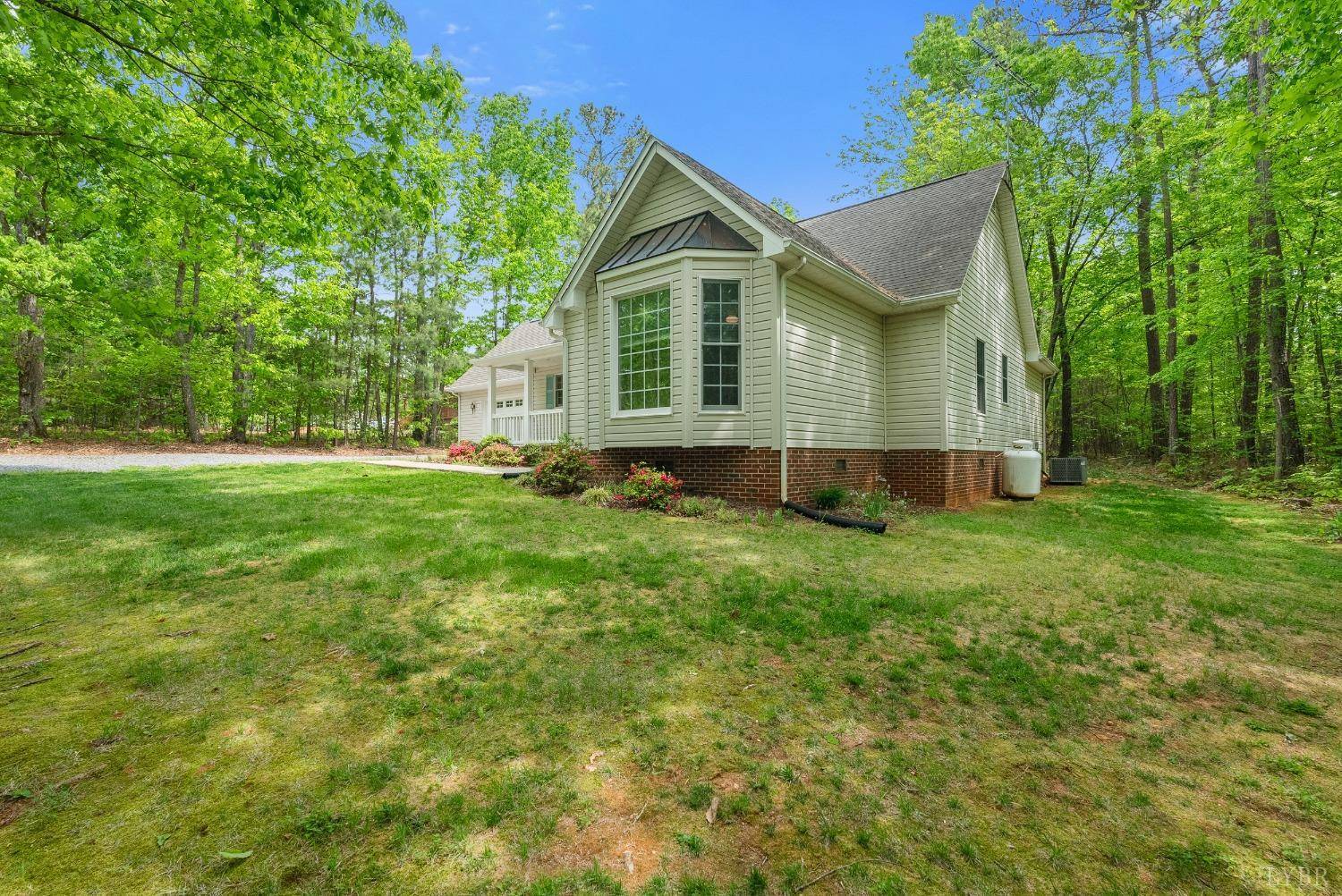 Appomattox, VA 24522,208 Crosstie Road