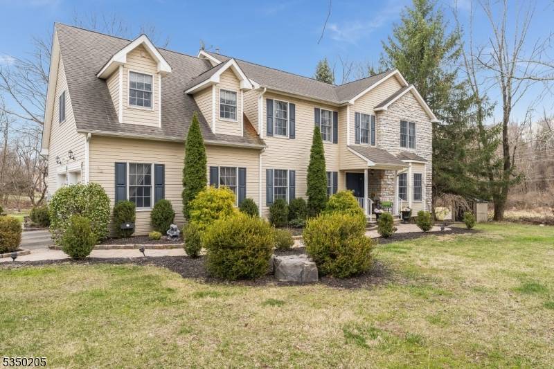 6 Knox Ln, Lebanon Boro, NJ 08833