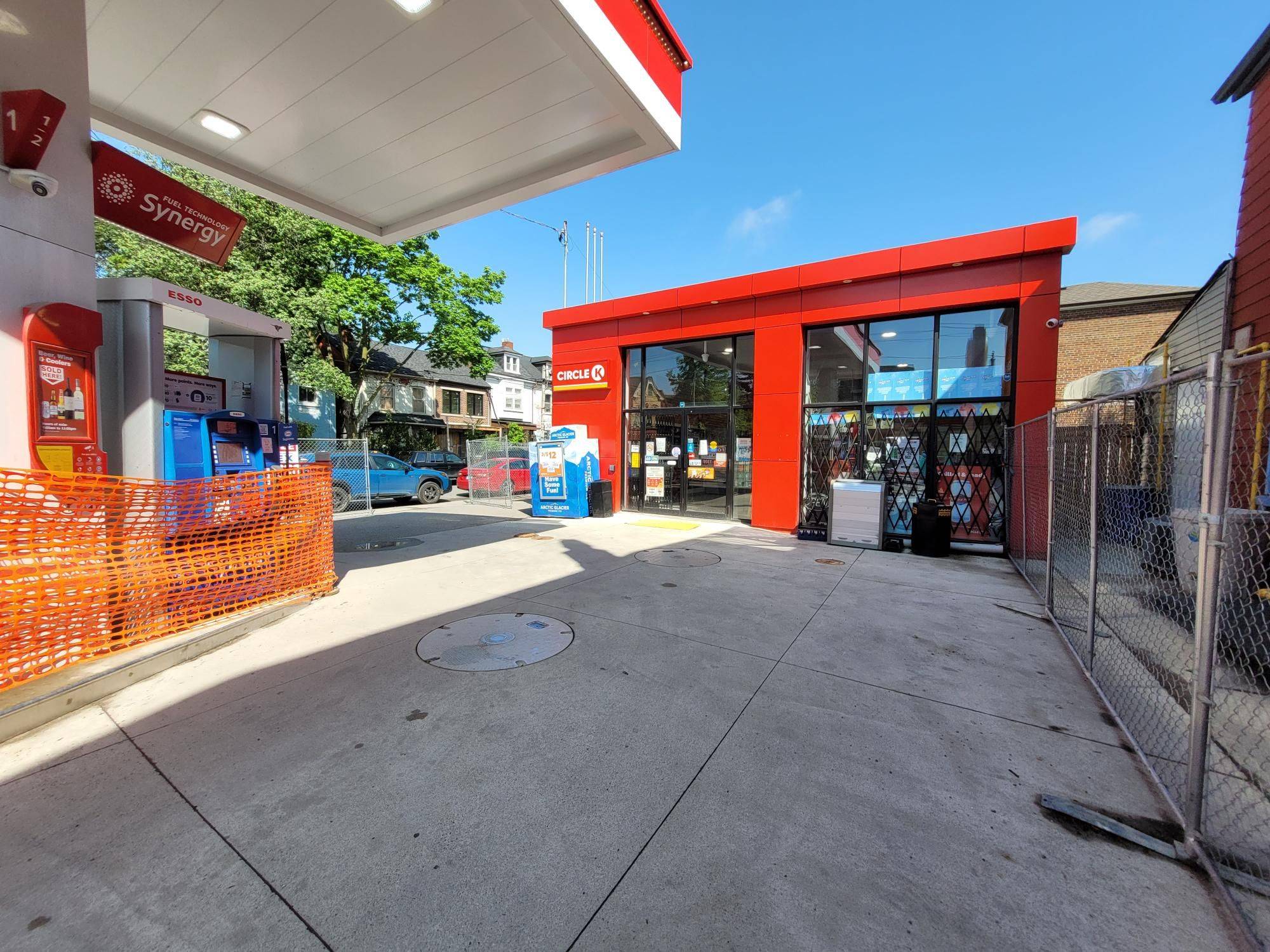 Toronto C01, ON M5S 1G8,132 Harbord ST