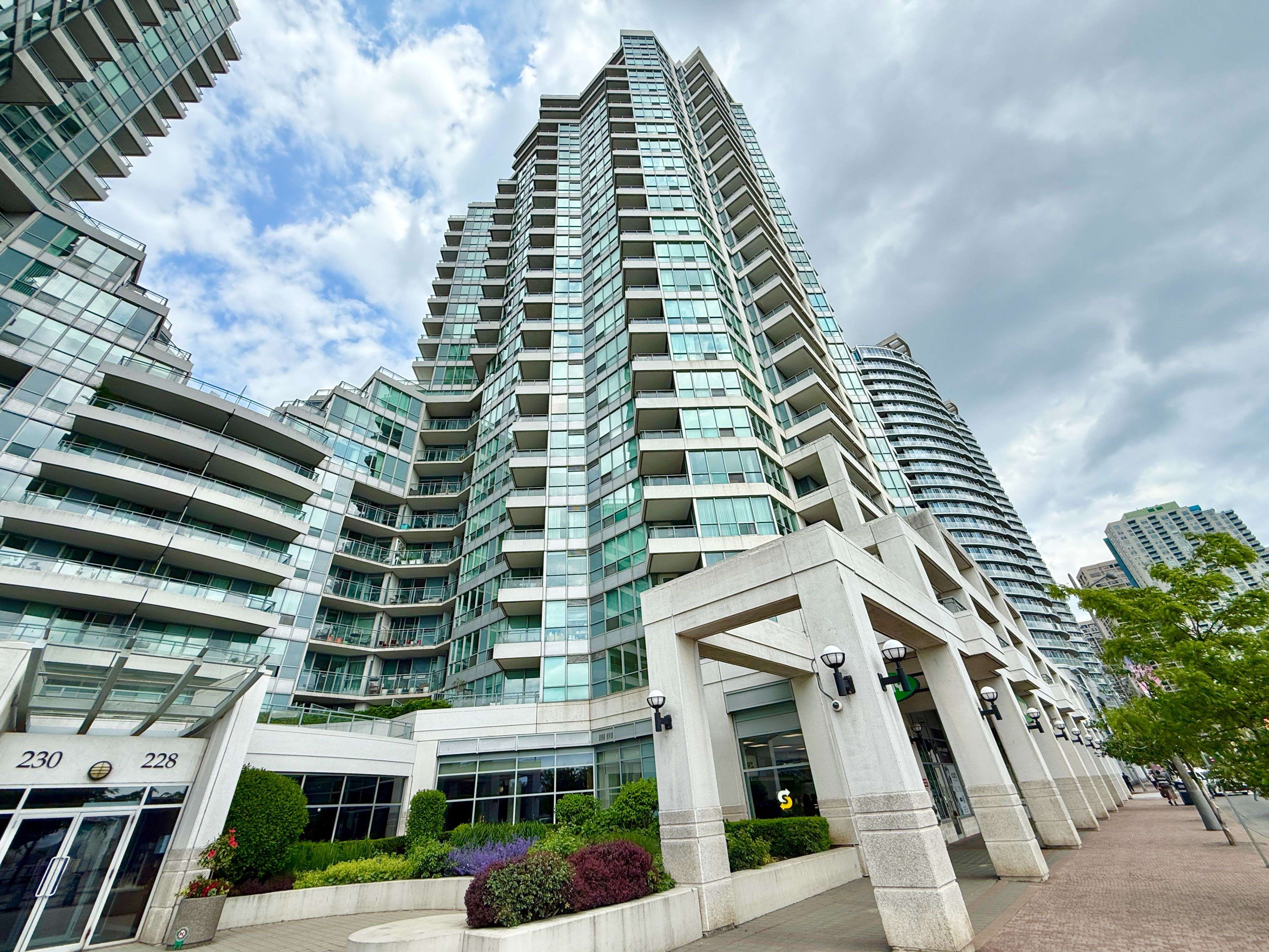 228 Queens Quay W #1206, Toronto C01, ON M5J 2X1