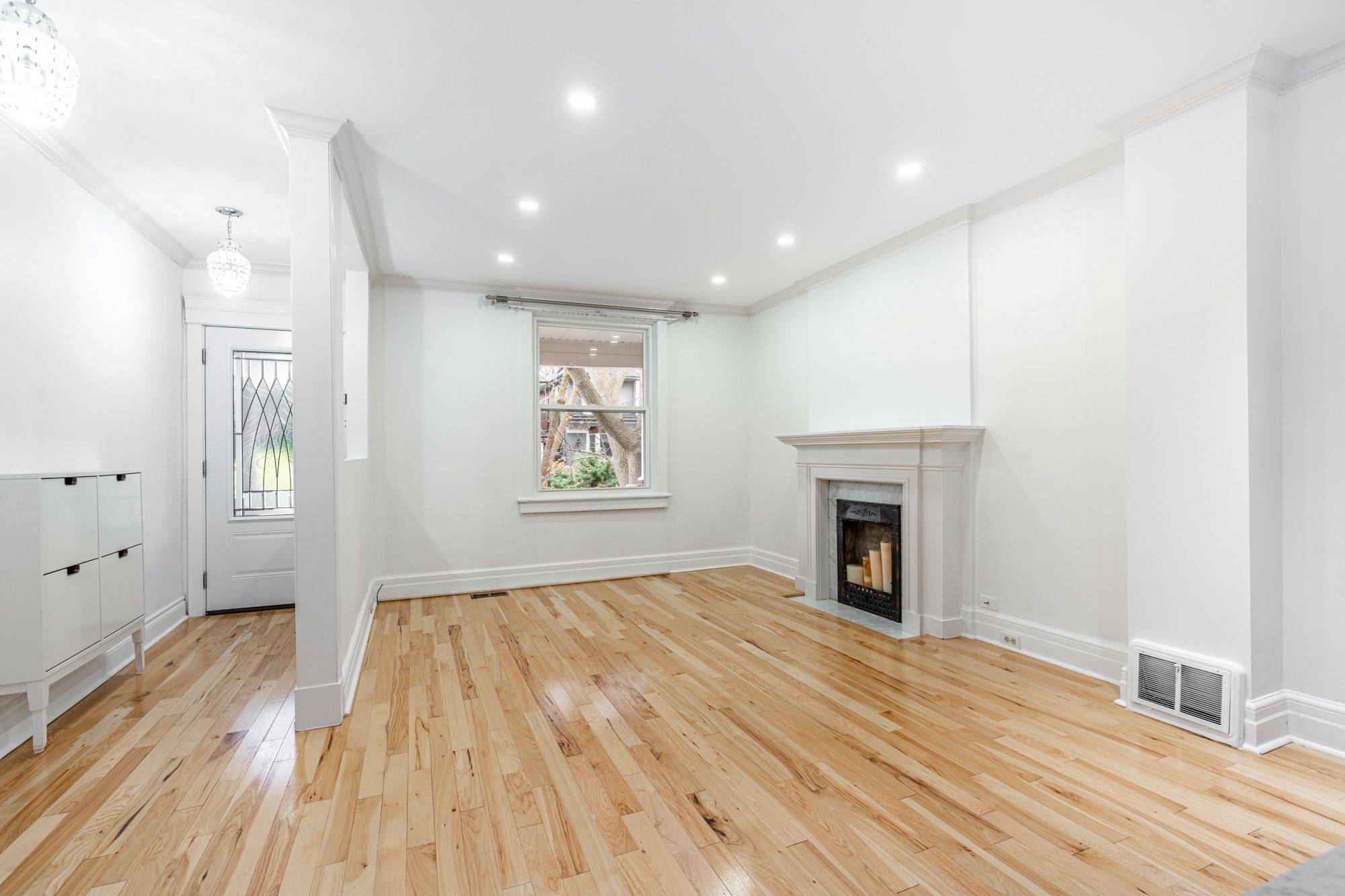 Toronto E02, ON M4E 2P2,179 Lee AVE