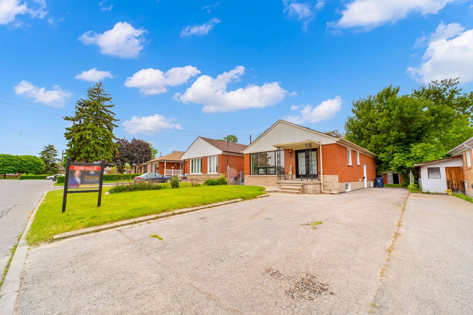 Toronto E09, ON M1J 1R4,22 Miramar CRES