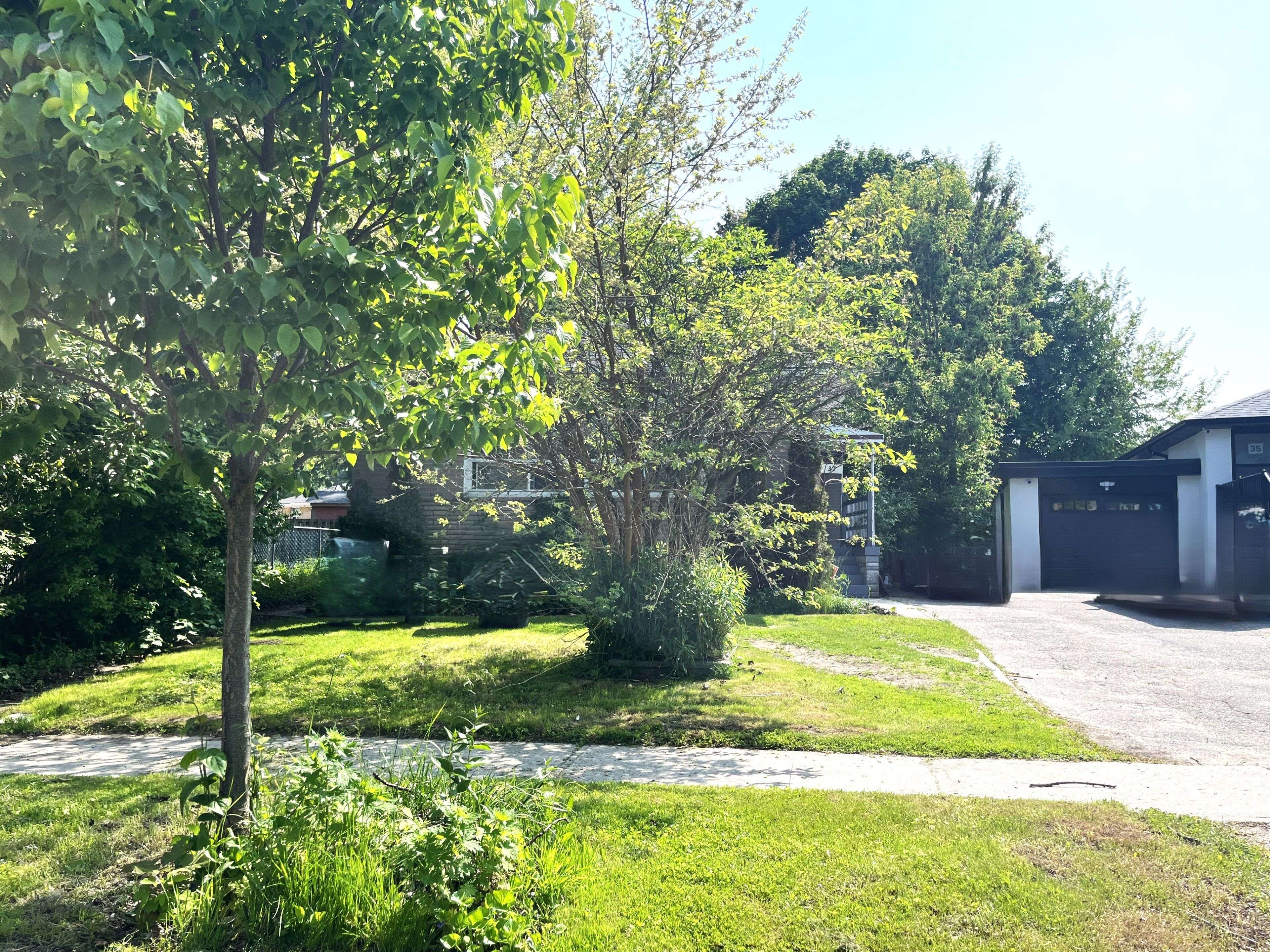 37 Darlingside DR, Toronto E10, ON M1E 3N9