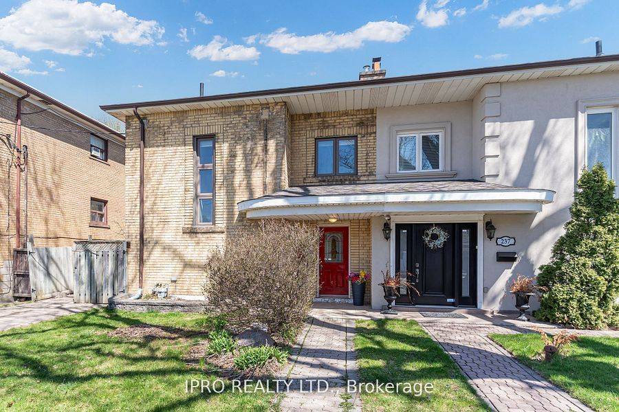 Toronto W03, ON M6M 4H2,239 Bicknell AVE