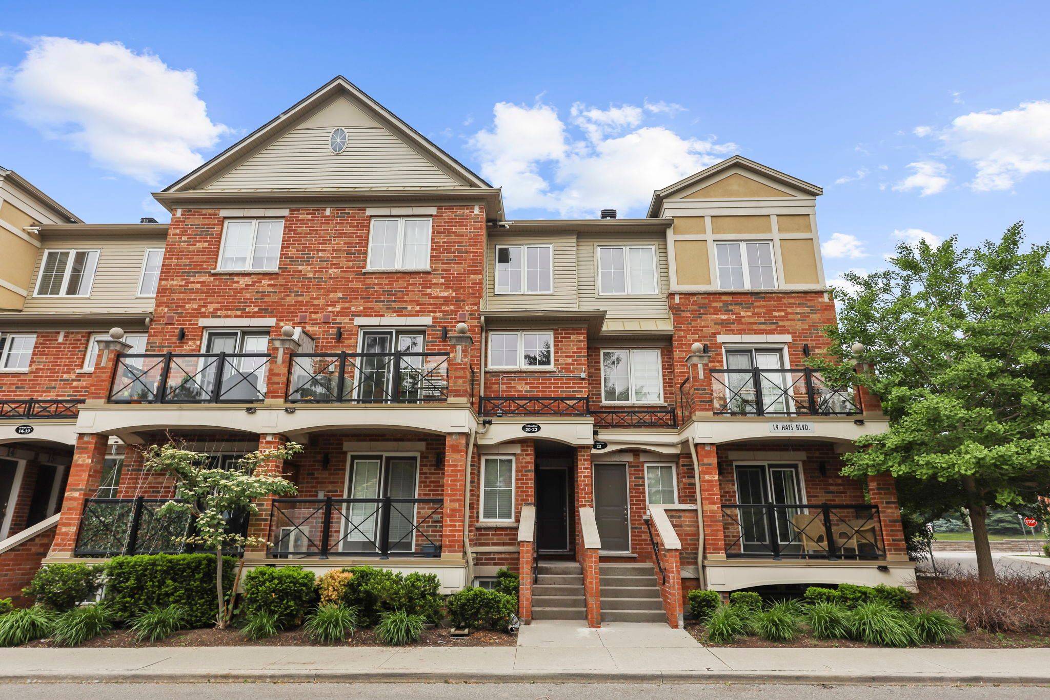 19 Hays BLVD #22, Oakville, ON L6H 0H8