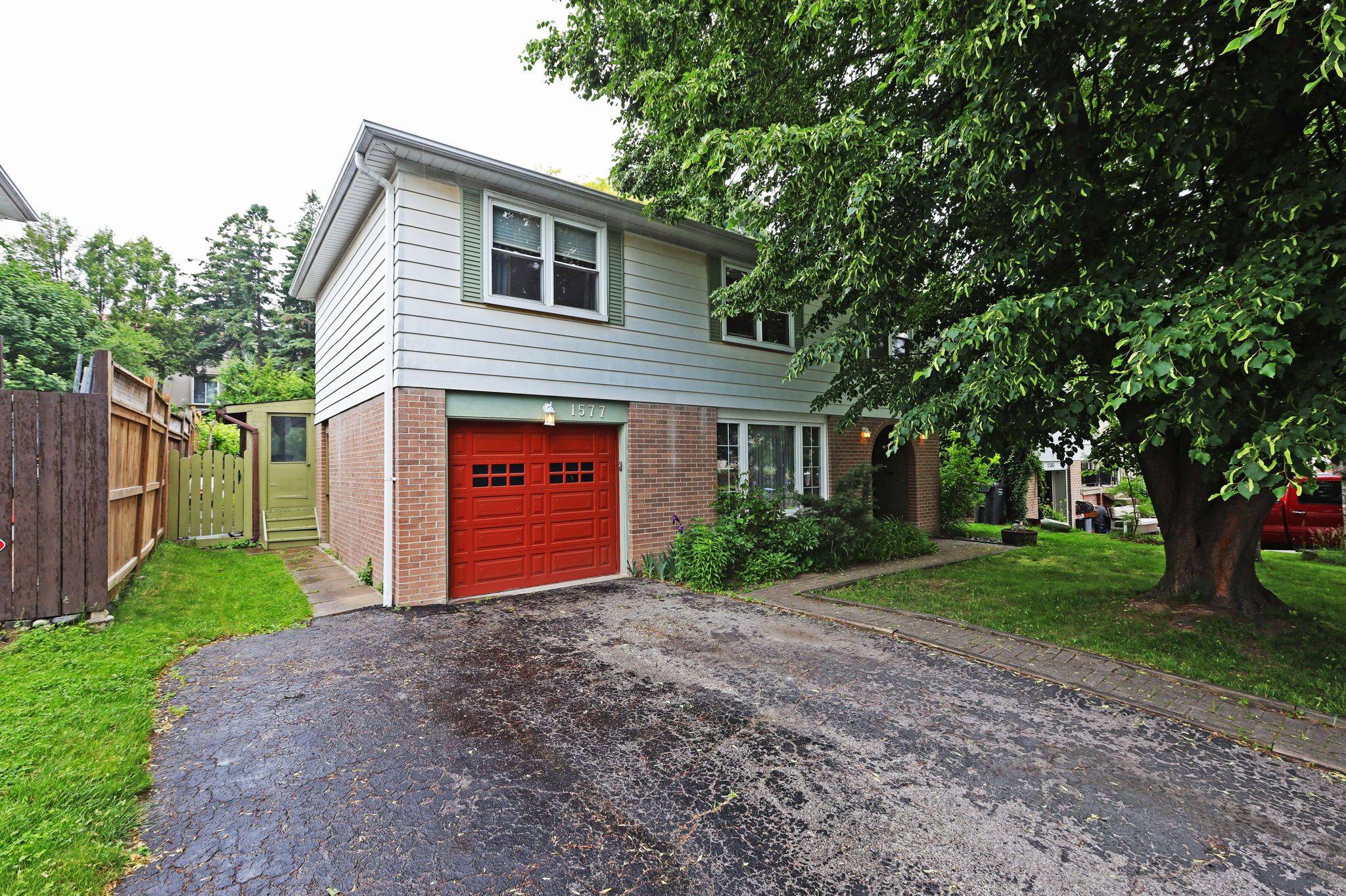 1577 Otterby RD, Mississauga, ON L4X 1W8