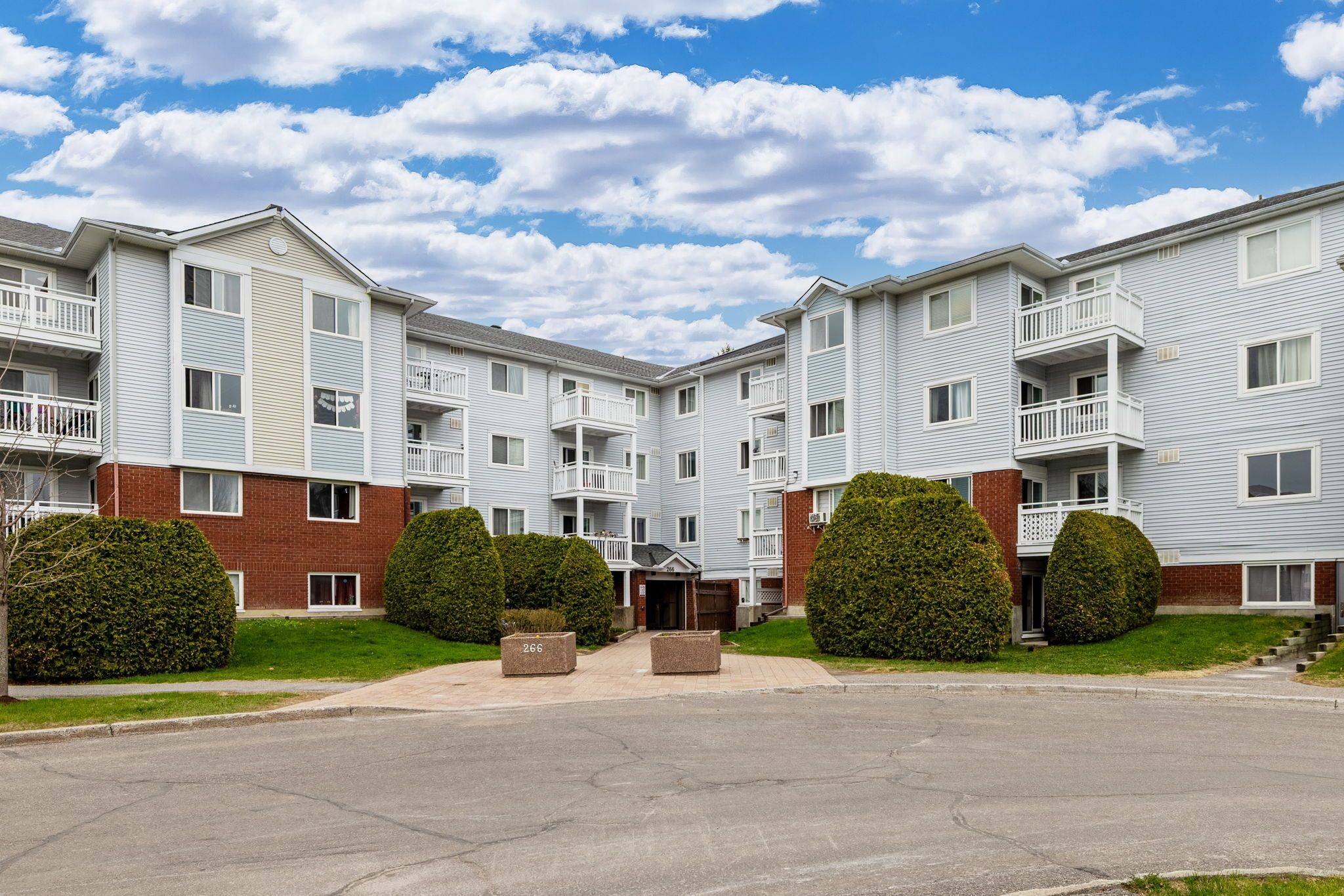 266 Lorry Greenberg DR #1, Hunt Club - South Keys And Area, ON K1T 3J9