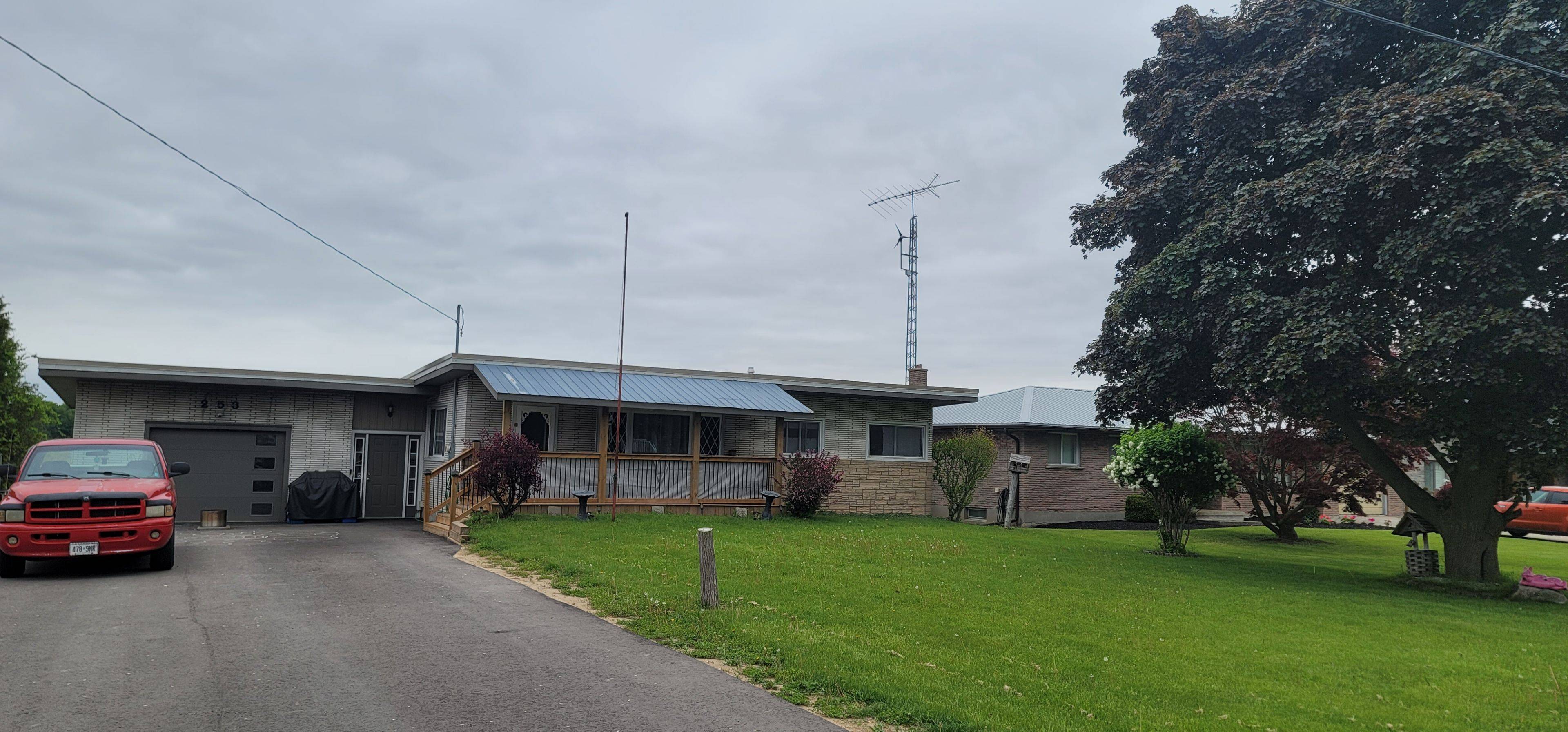 Norfolk, ON N0J 1E0,253 TALBOT ST