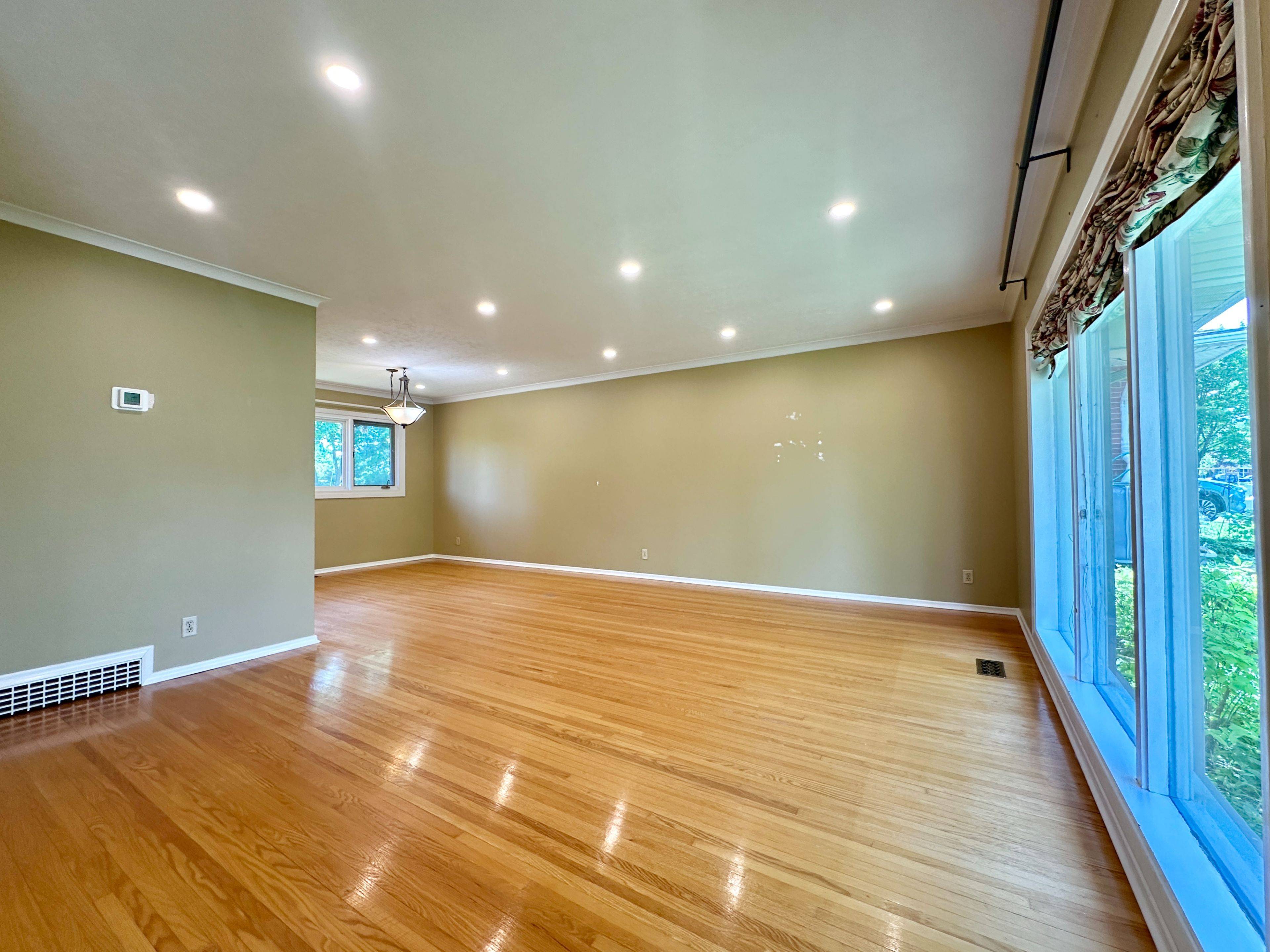Kitchener, ON N2M 4G7,245 Forest Hill DR #Upper