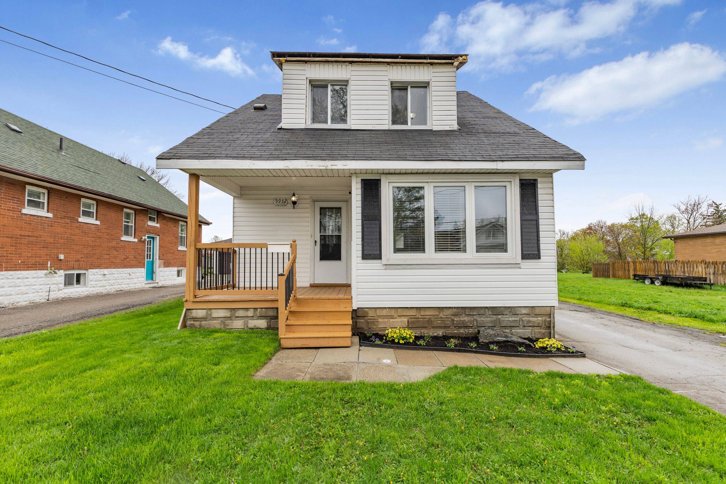 5932 Carlton AVE, Niagara Falls, ON L2G 5J5