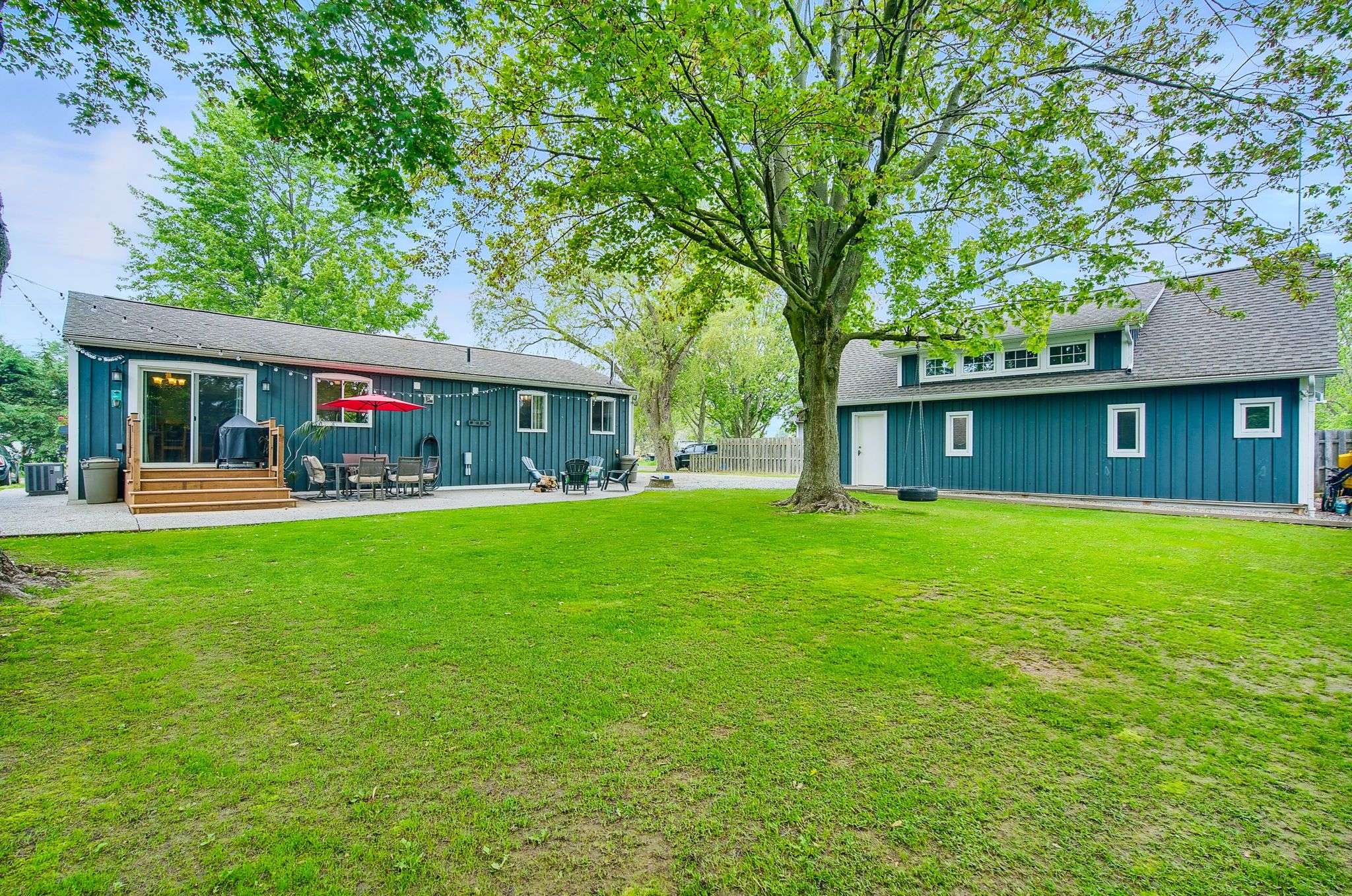 Haldimand, ON N0A 1K0,8 Beach RD