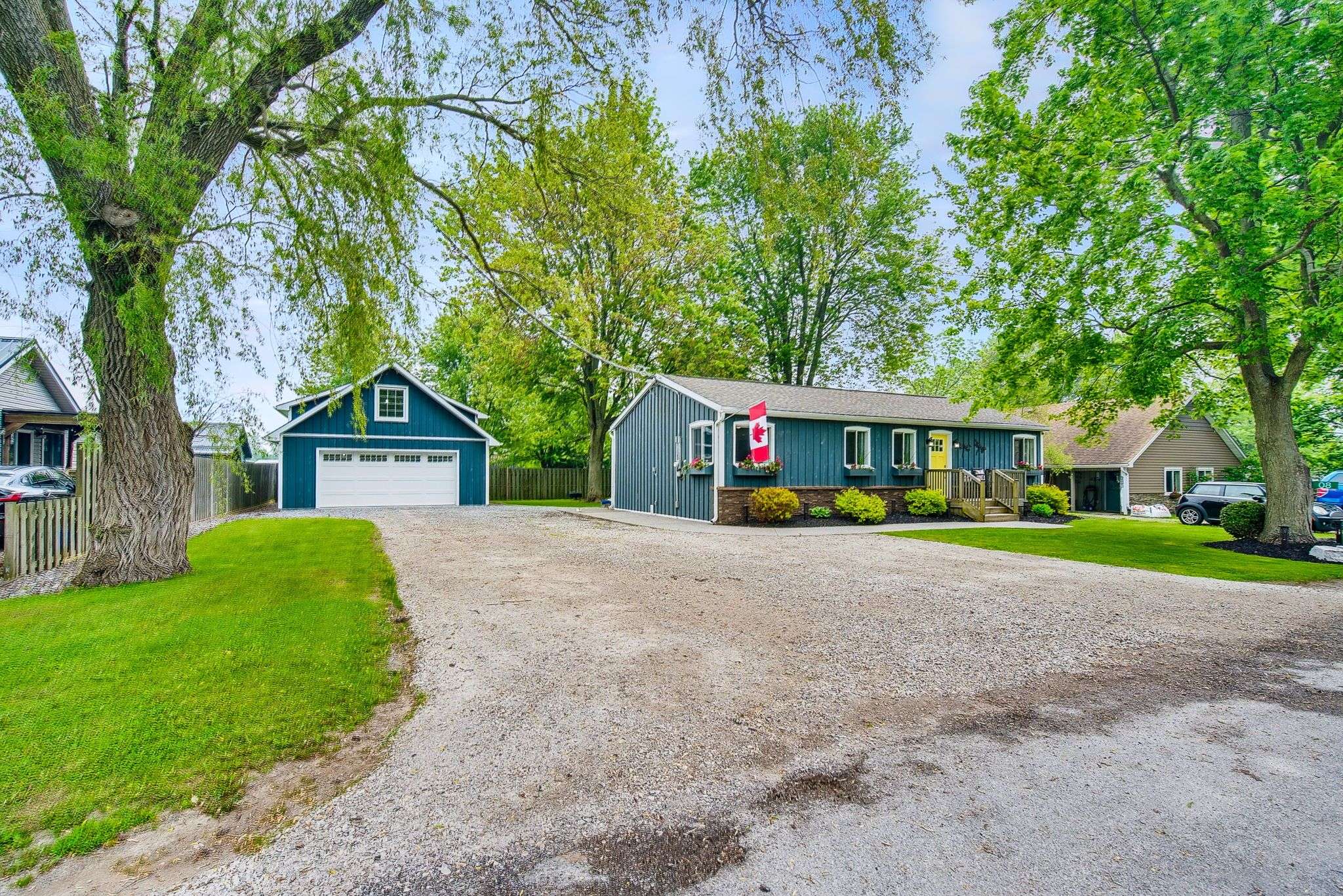 Haldimand, ON N0A 1K0,8 Beach RD