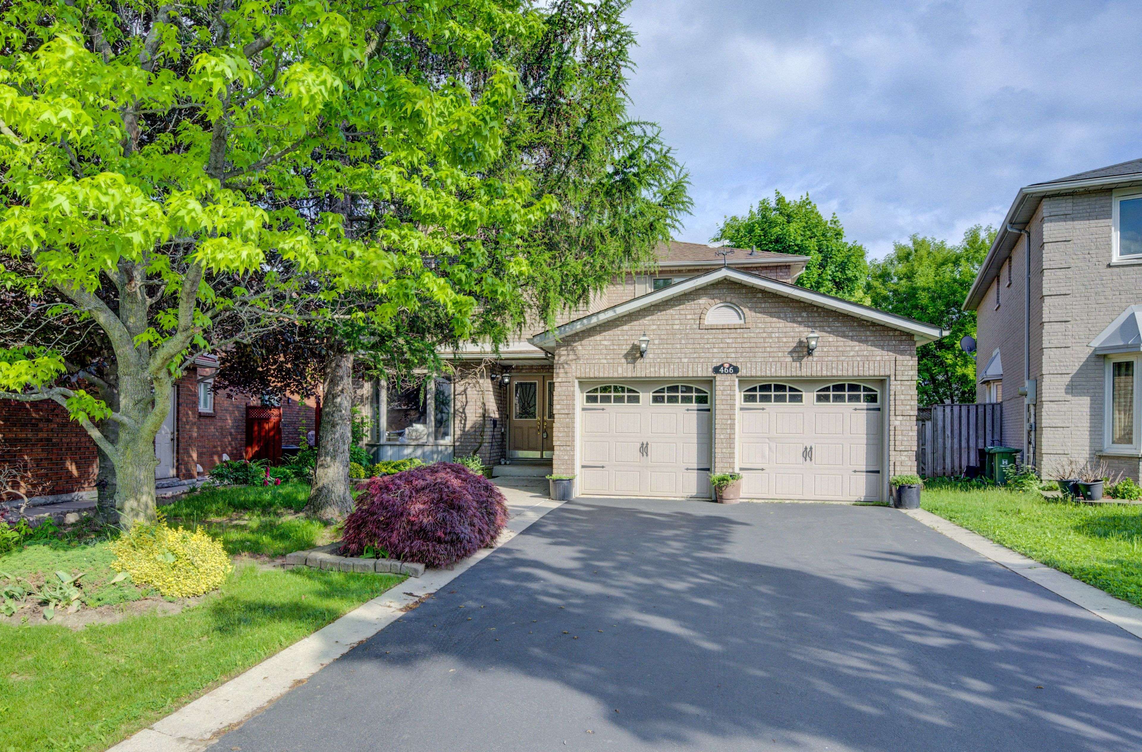 466 Dicenzo DR, Hamilton, ON L9B 2C4