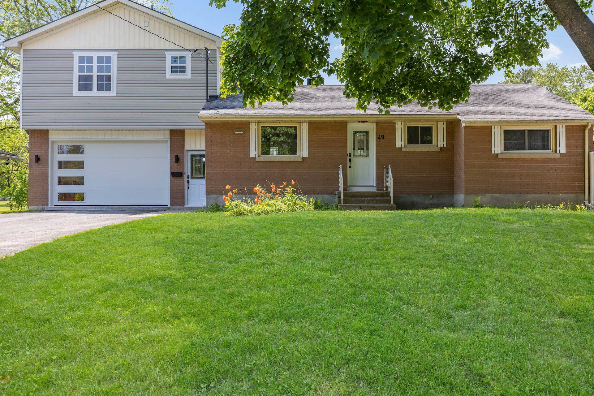 Brockville, ON K6V 3V1,49 Fairway CRES