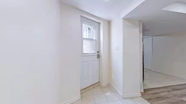 Pickering, ON L1X 2C6,1636 A Melman ST