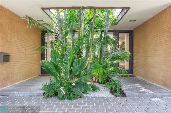 Oakland Park, FL 33334,1726 NE 35th St