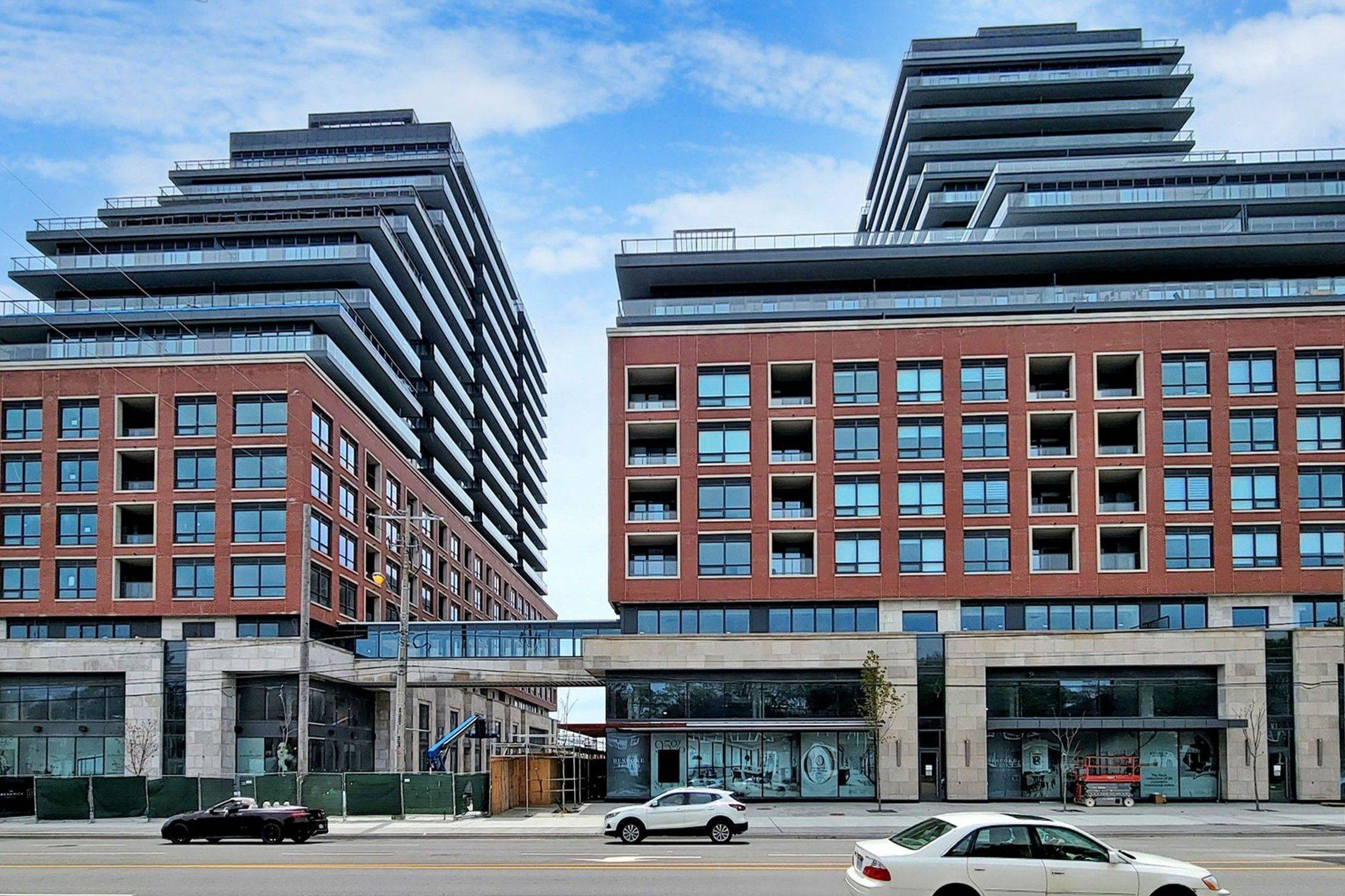 Toronto C11, ON M4G 0C9,33 Frederick Todd WAY #520