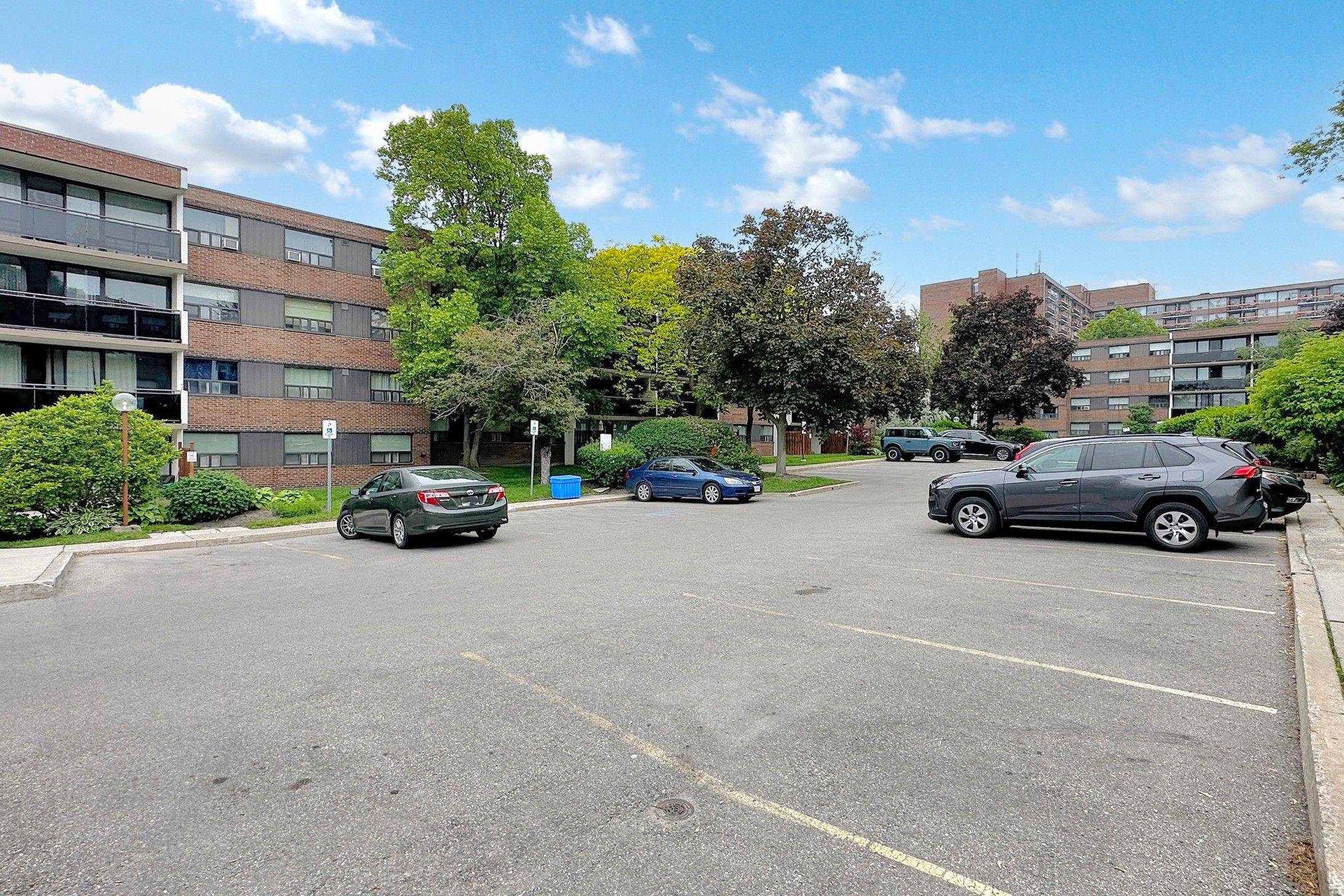 Toronto C13, ON M4A 2R2,20 Sunrise AVE #102