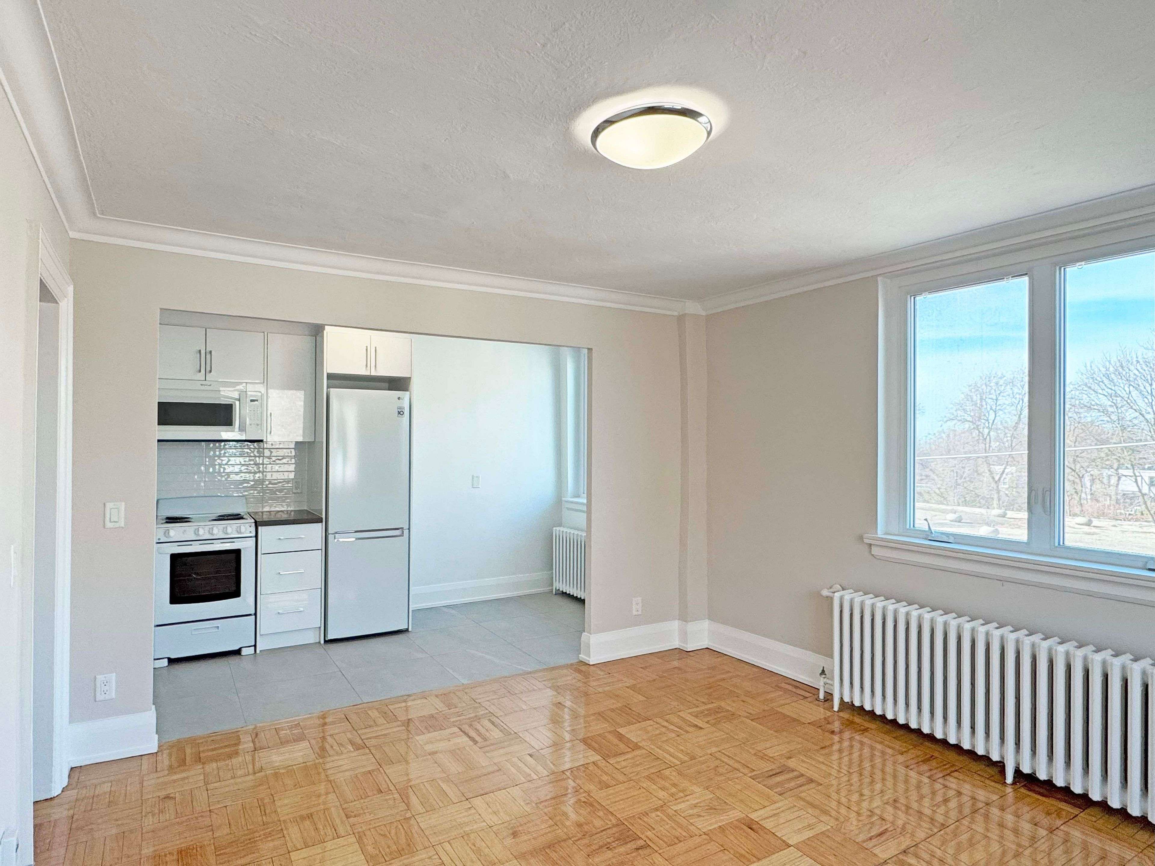 396 Avenue RD #418, Toronto C02, ON M4V 2H5