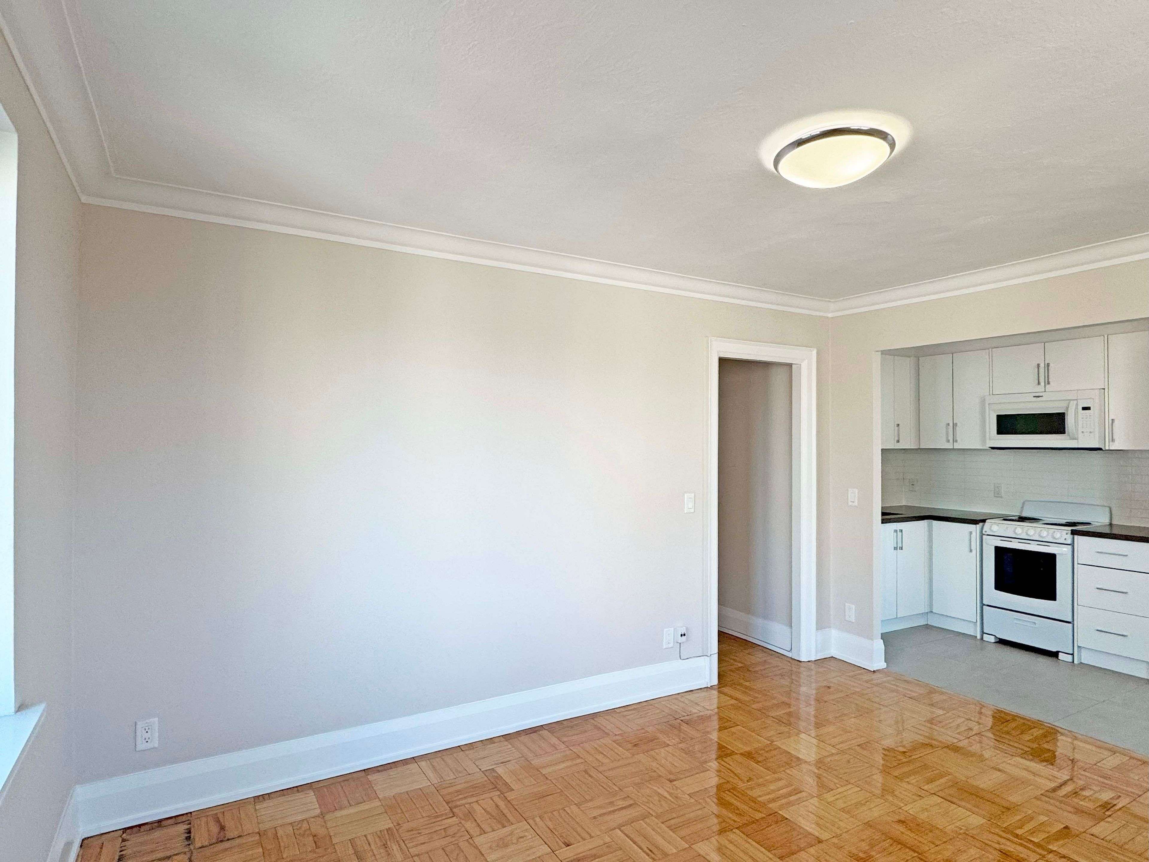 Toronto C02, ON M4V 2H5,396 Avenue RD #418