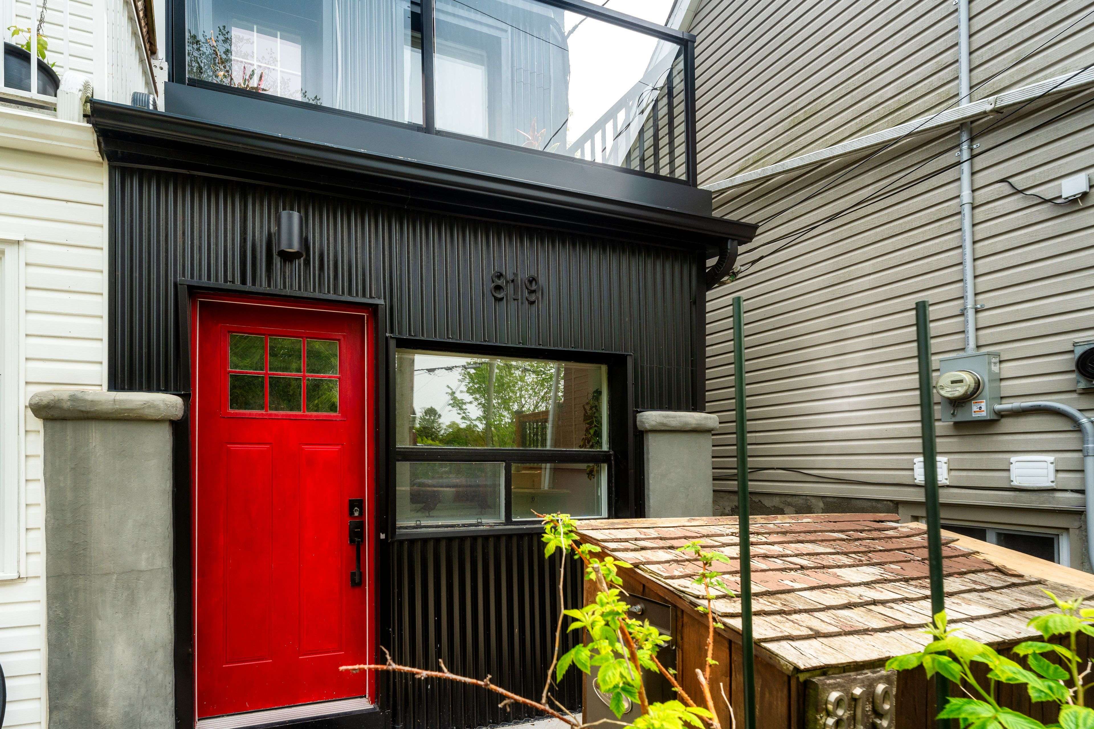 Toronto E01, ON M4L 2Z7,819 Craven RD