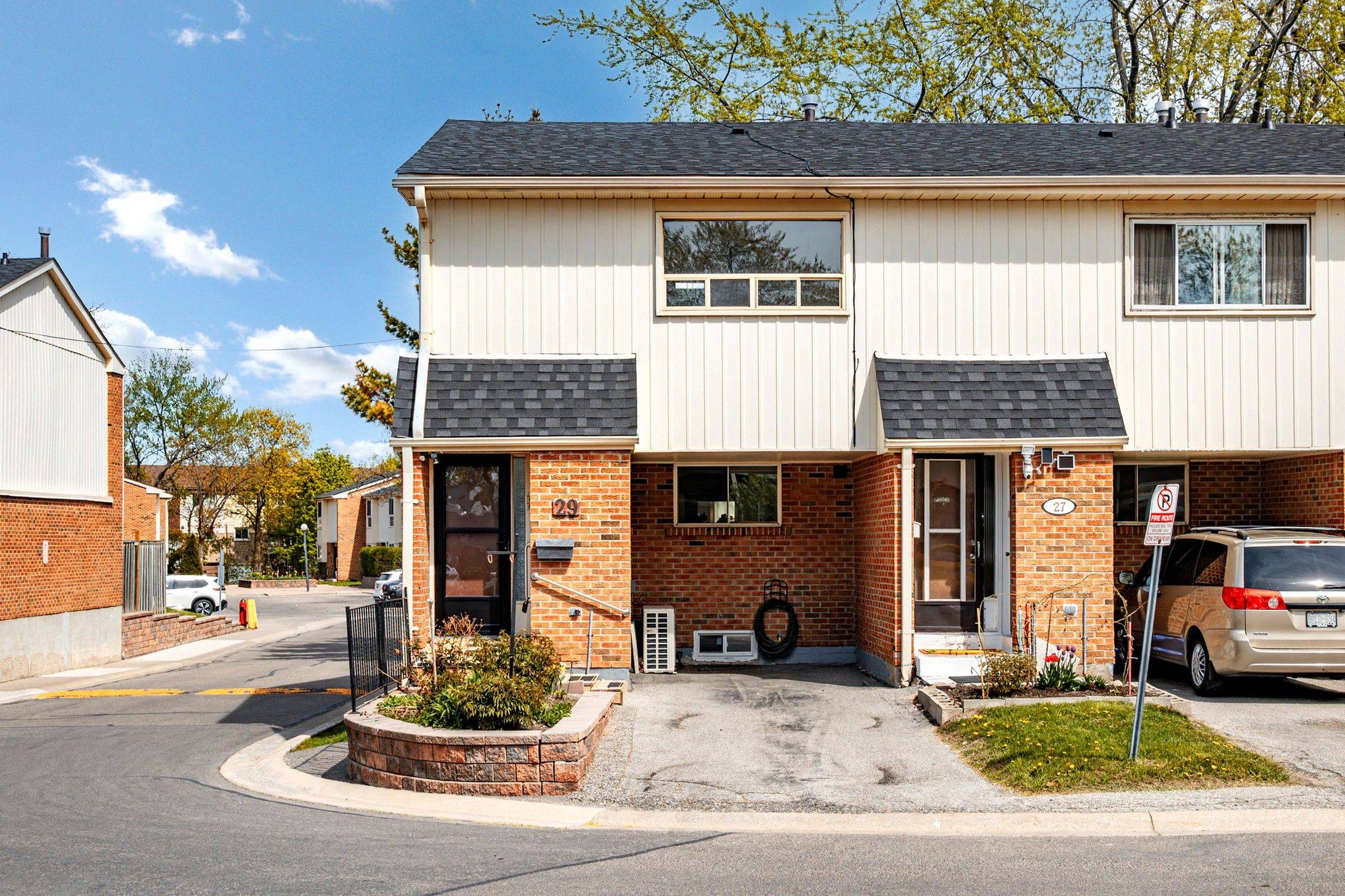 Toronto E05, ON M1W 2Y4,2451 Bridletowne CIR #29