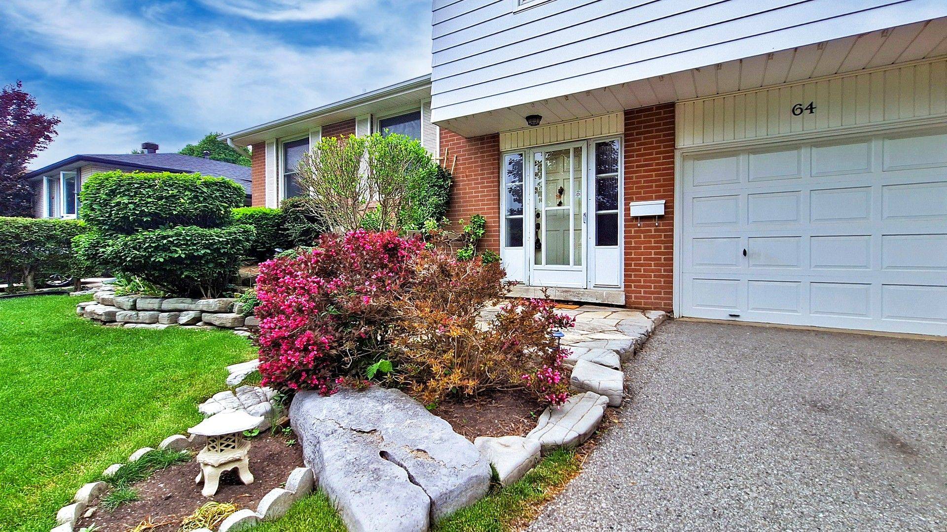 Toronto E09, ON M1H 2L8,64 Highcourt CRES
