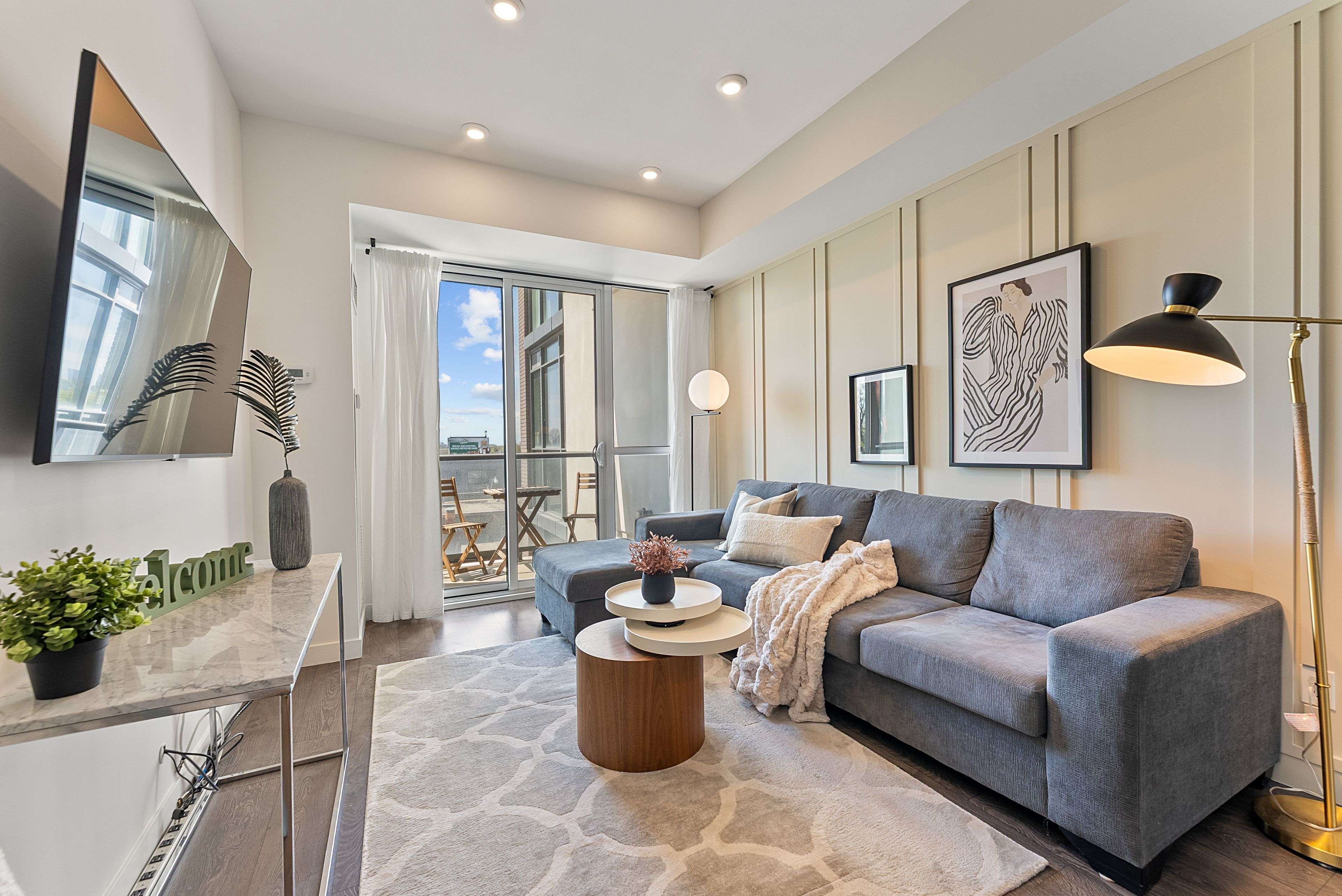Toronto E02, ON M4C 1J8,2055 Danforth AVE #301
