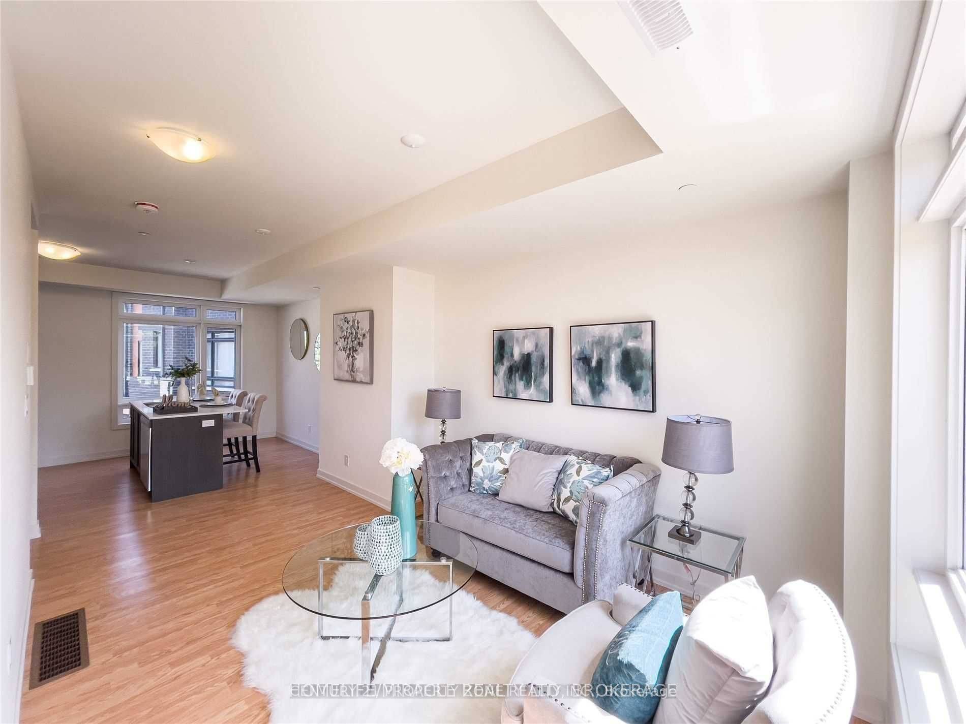 Richmond Hill, ON L4C 6P5,370 Red Maple RD #23