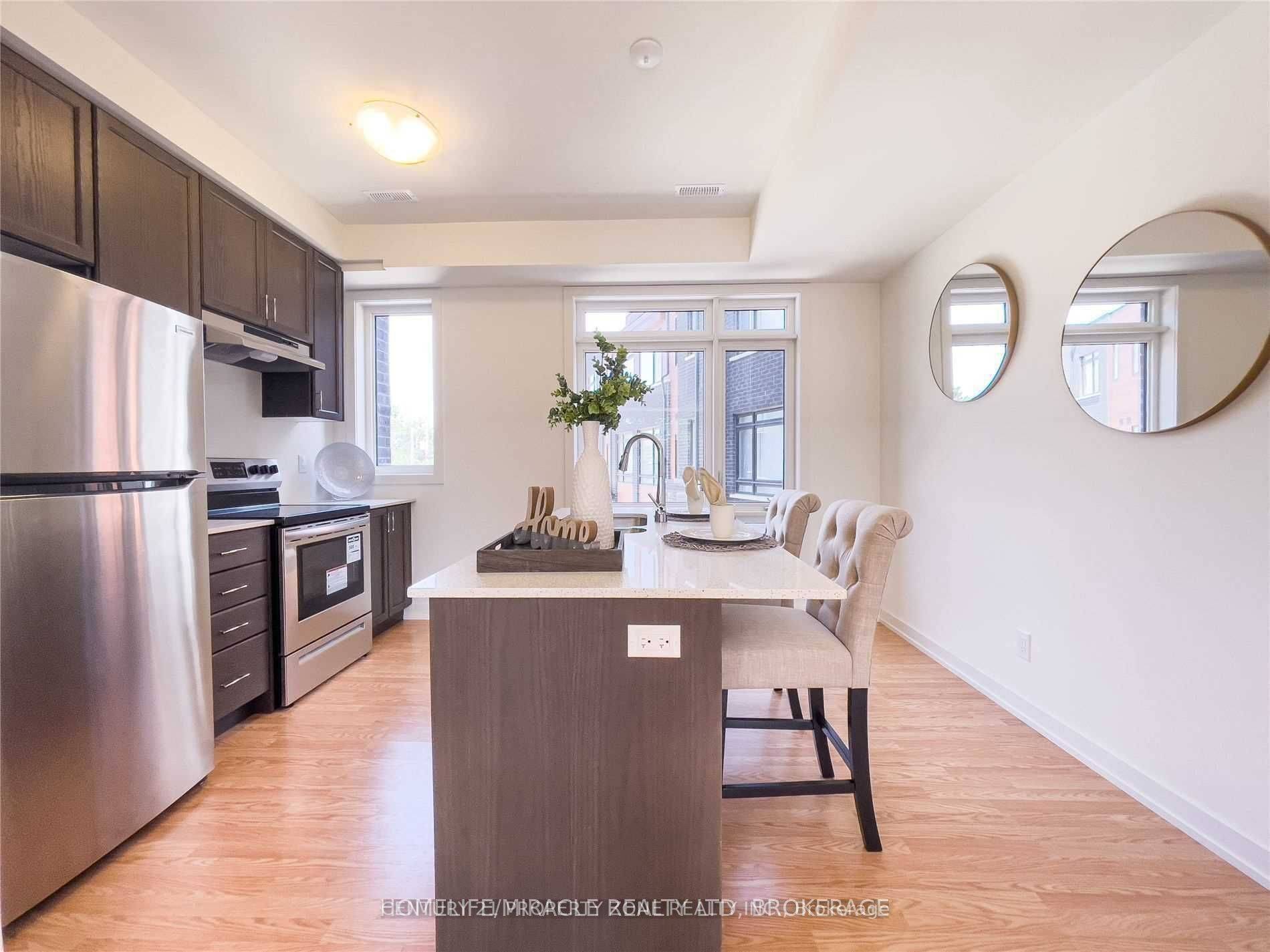 Richmond Hill, ON L4C 6P5,370 Red Maple RD #23