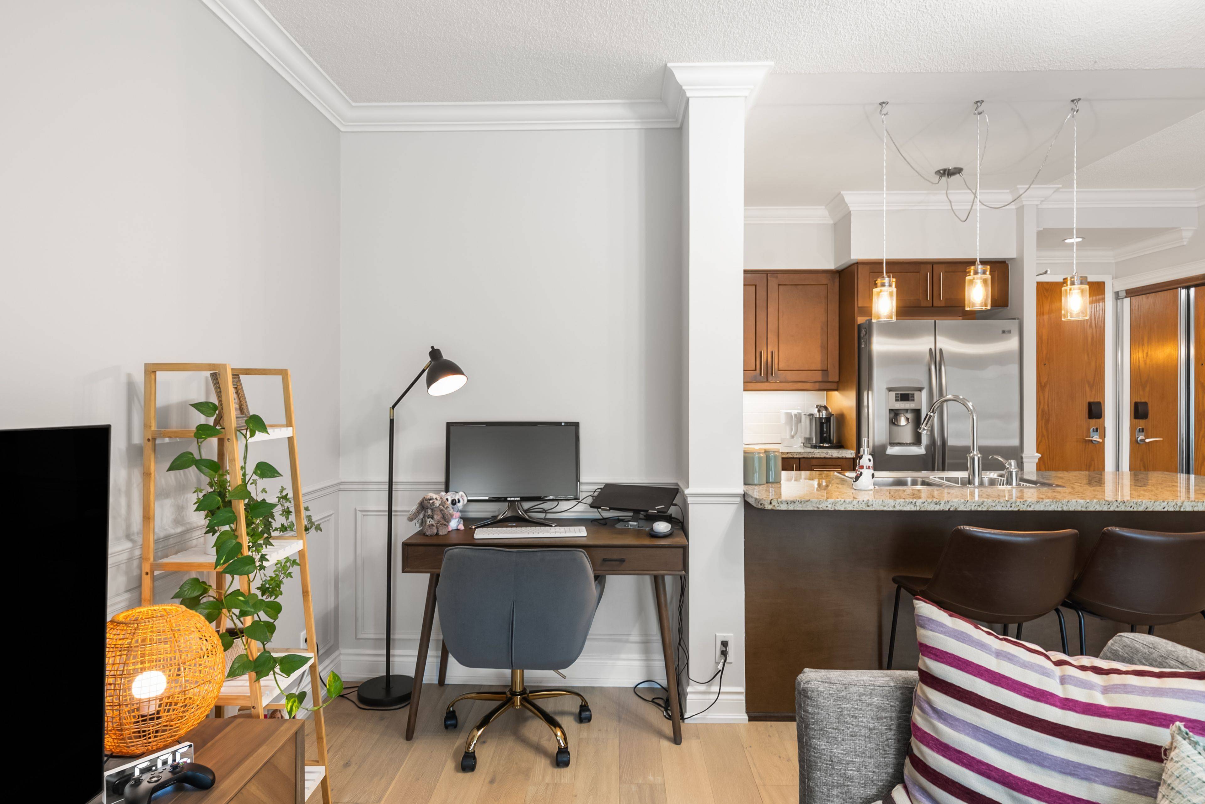 Toronto W01, ON M6S 1A4,1900 Lakeshore BLVD W #202