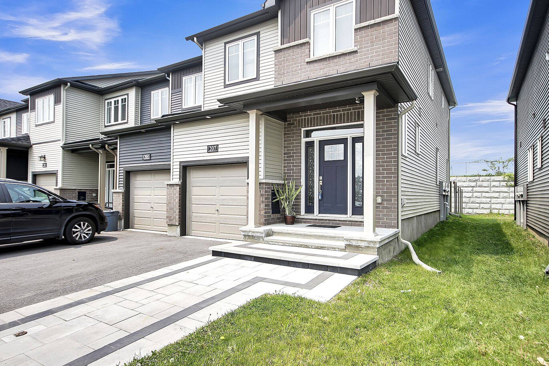 Barrhaven, ON K2J 6P2,207 Bending WAY