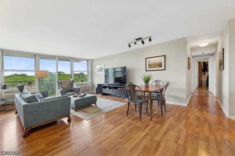 Little Falls Twp., NJ 07424,300 Main St, Unit 812 #812